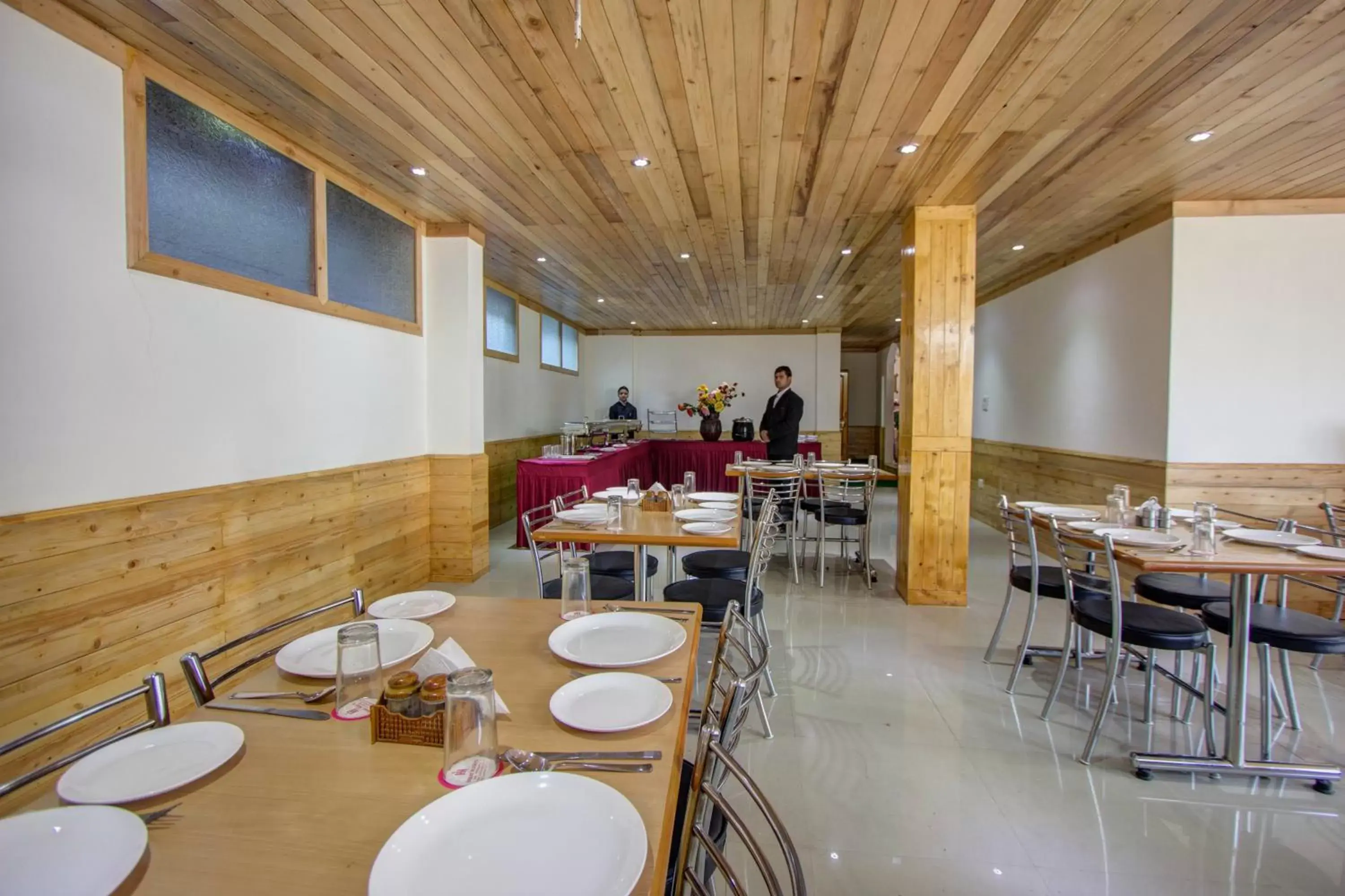 Restaurant/places to eat in Woodstock Inn Manali Restaurant/places to eat in Woodstock Inn Manali