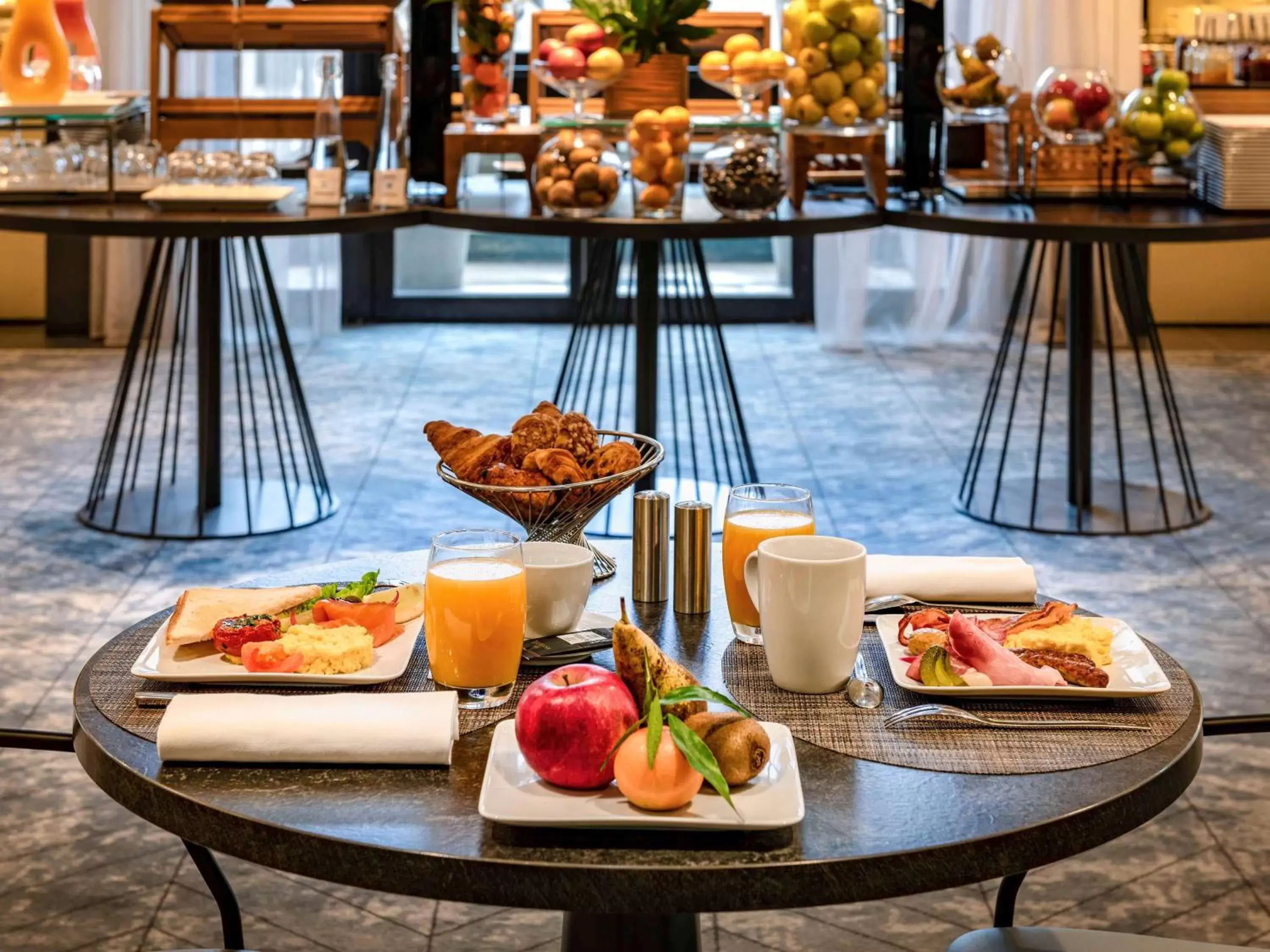 On site, Breakfast in Le Louis Versailles Château - MGallery