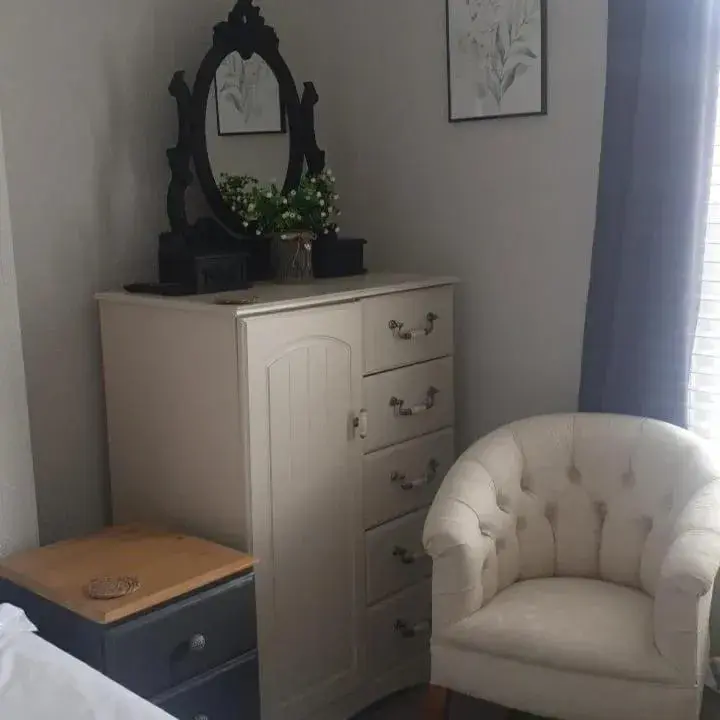 Bedroom, Seating Area in Sonachan House