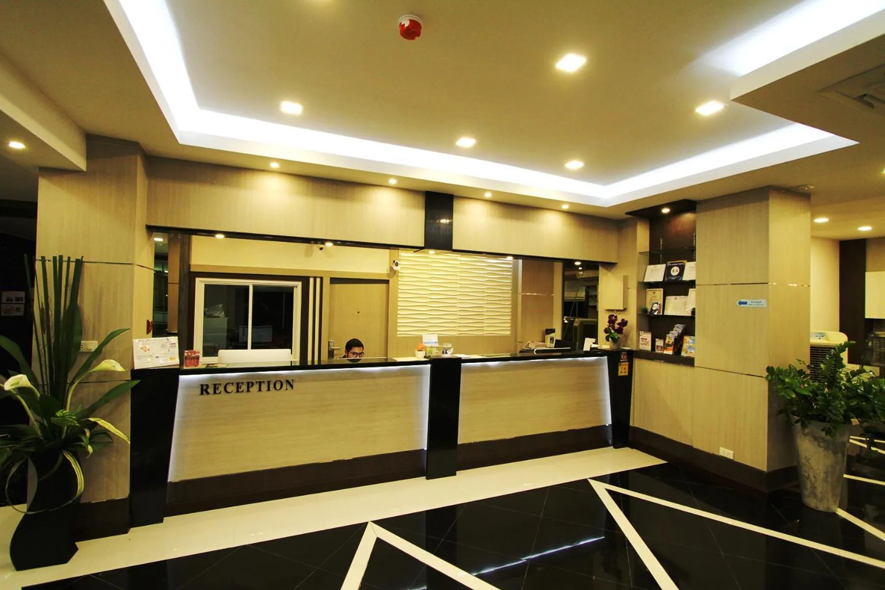 Lobby or reception in The Contrast i Hotel