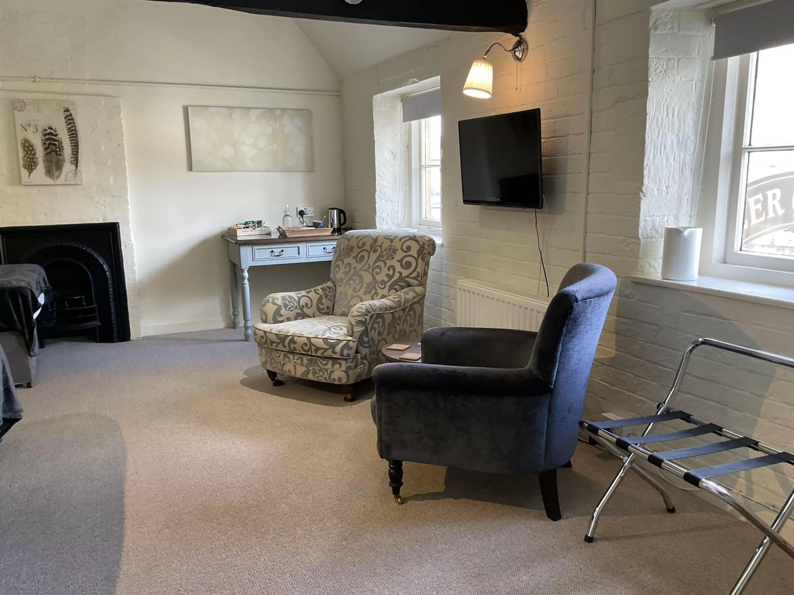 Bedroom in The Bell Inn