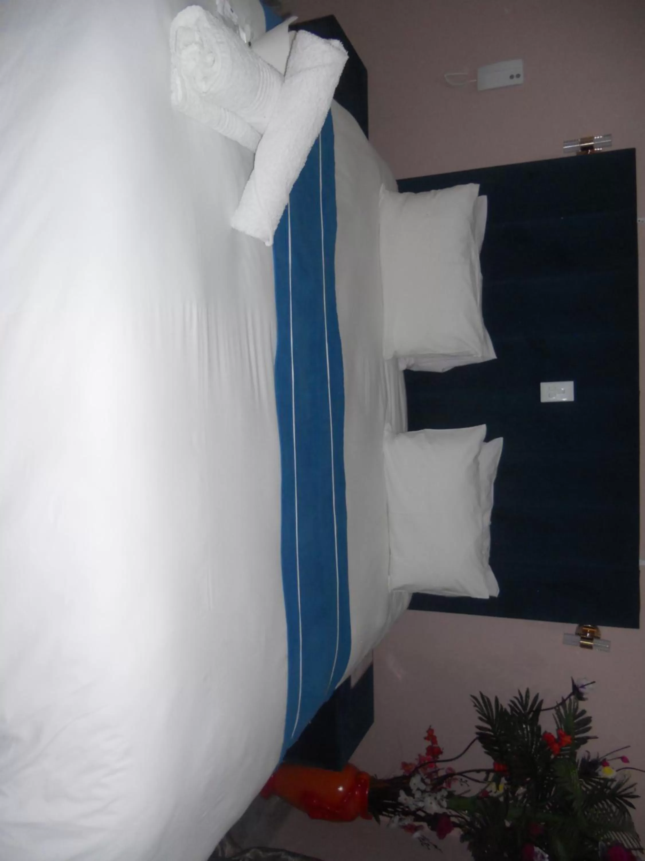 Bed in Gold Crown International Hotel Johannesburg