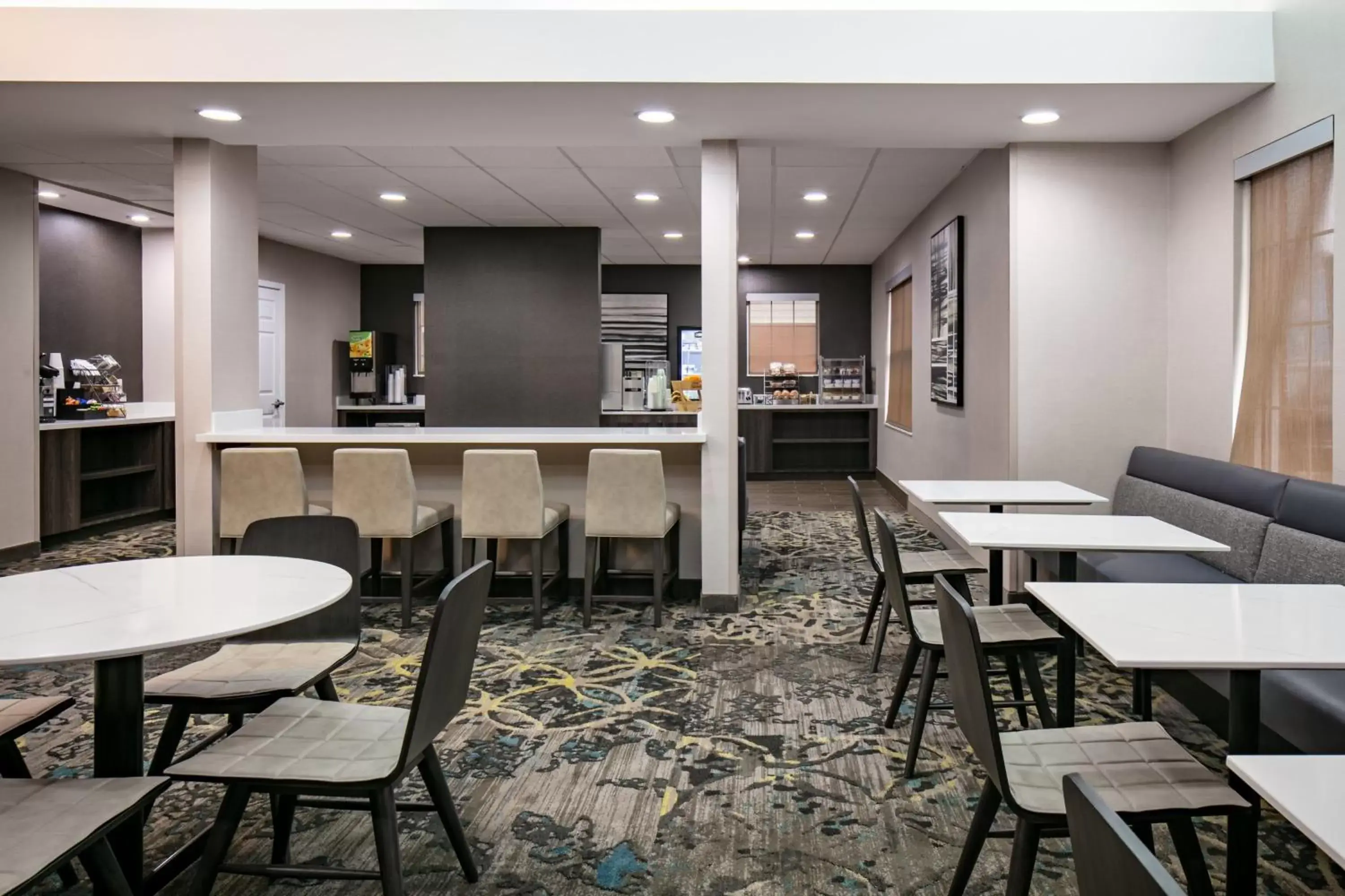 Breakfast, Restaurant/Places to Eat in Residence Inn by Marriott Tulsa South