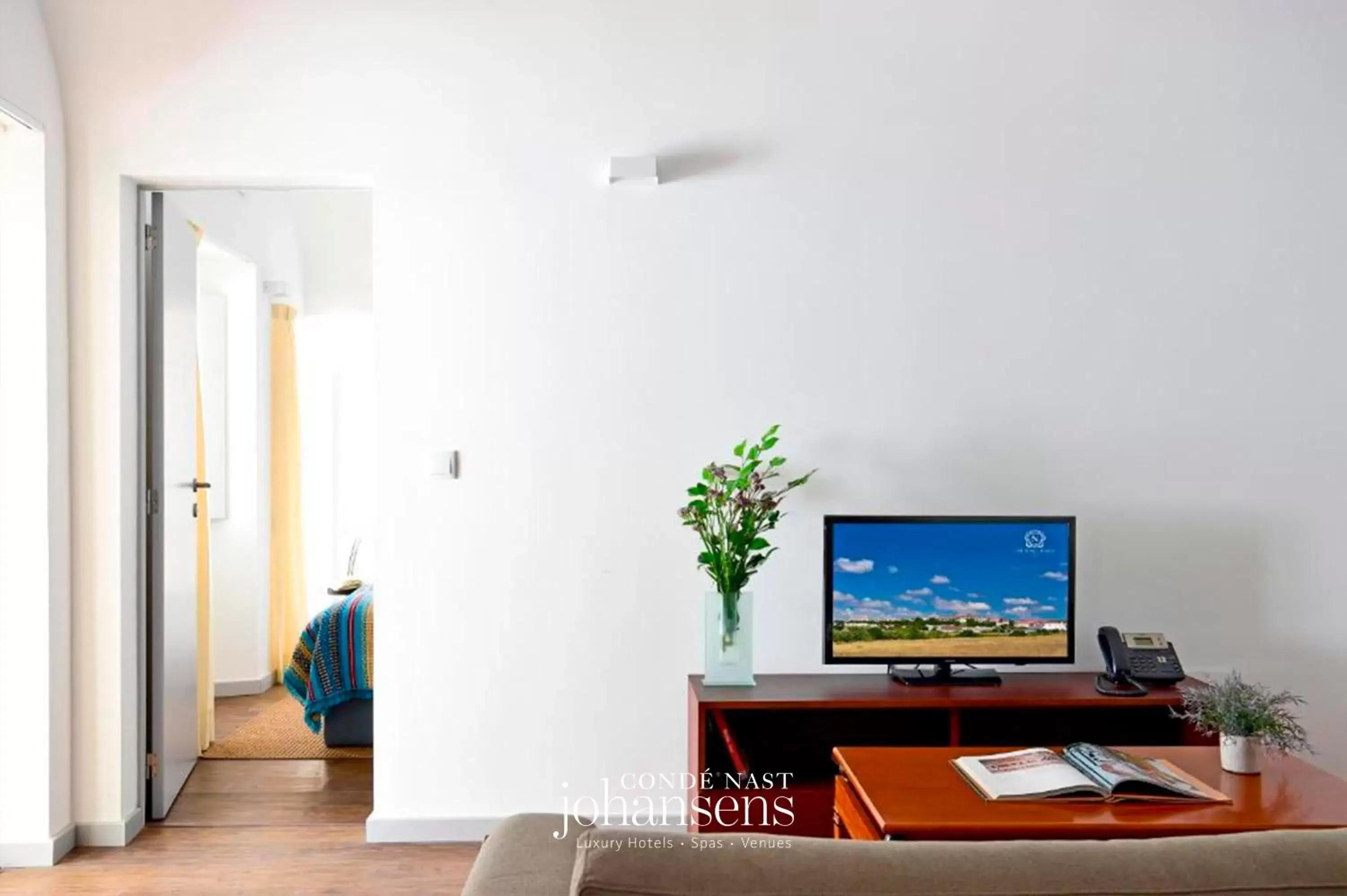 TV and multimedia, TV/Entertainment Center in The Noble House - by Unlock Hotels