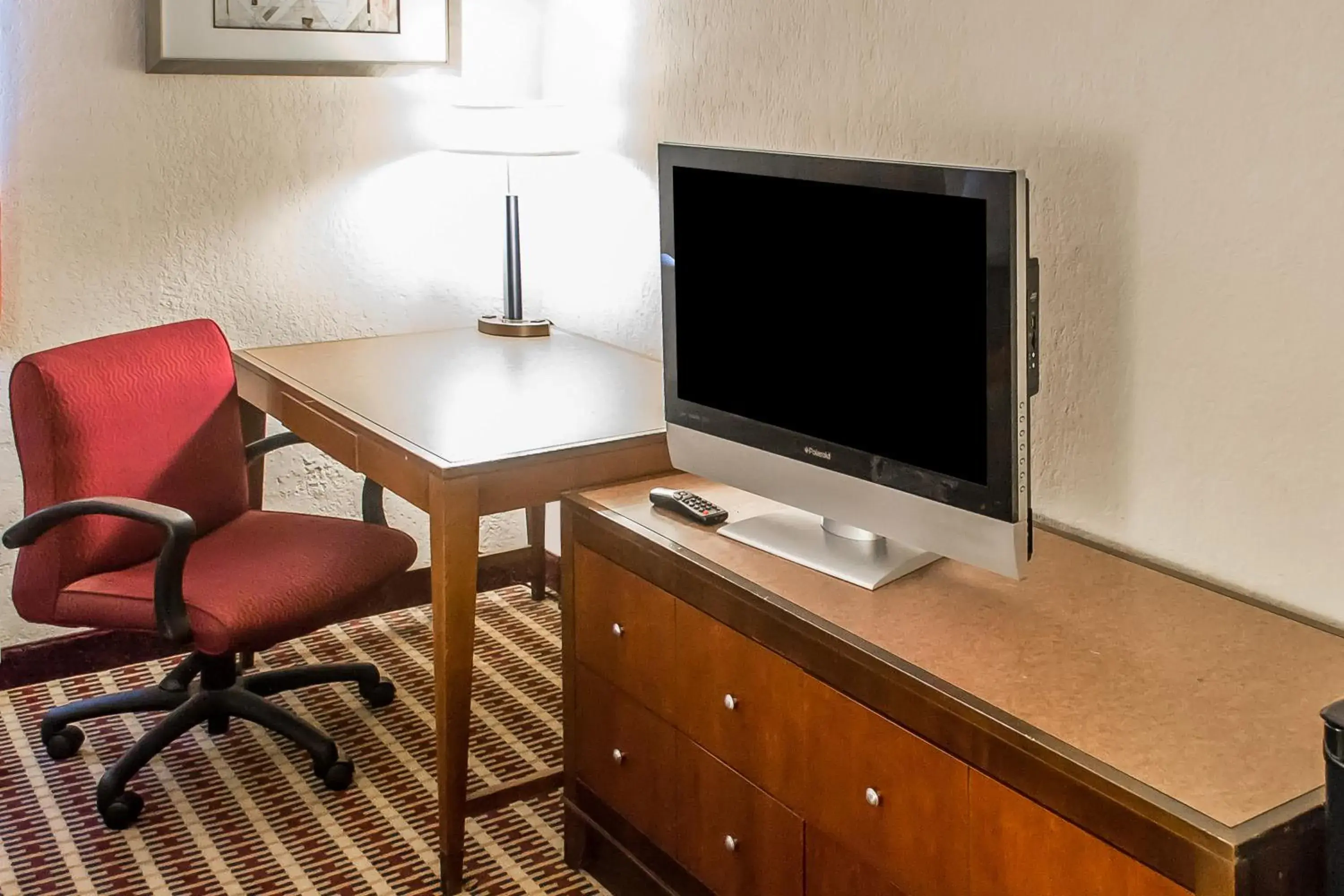 TV/Entertainment Center in Economy Inn & Suites