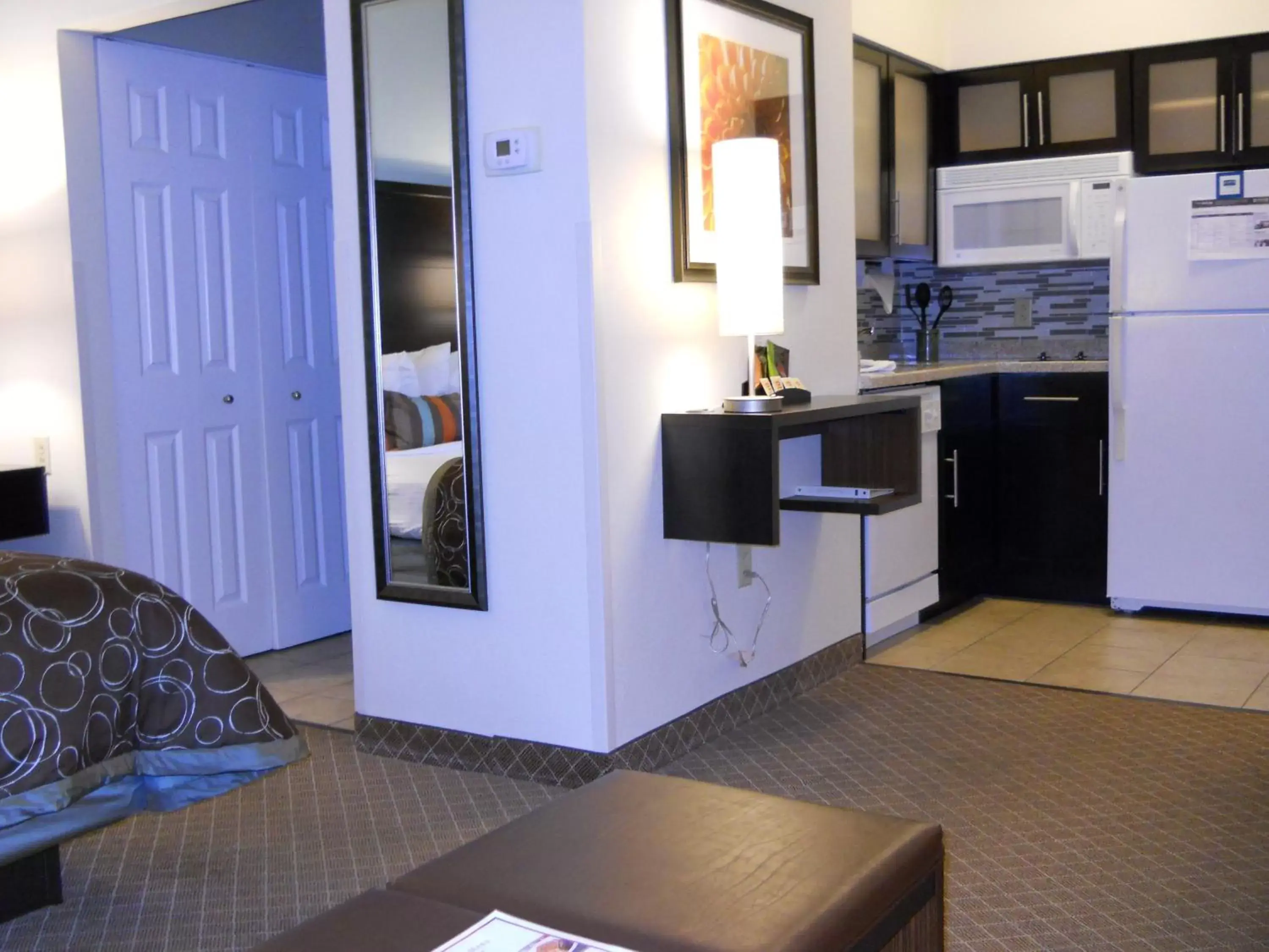 Photo of the whole room, Kitchen/Kitchenette in Staybridge Suites Columbus-Airport, an IHG Hotel