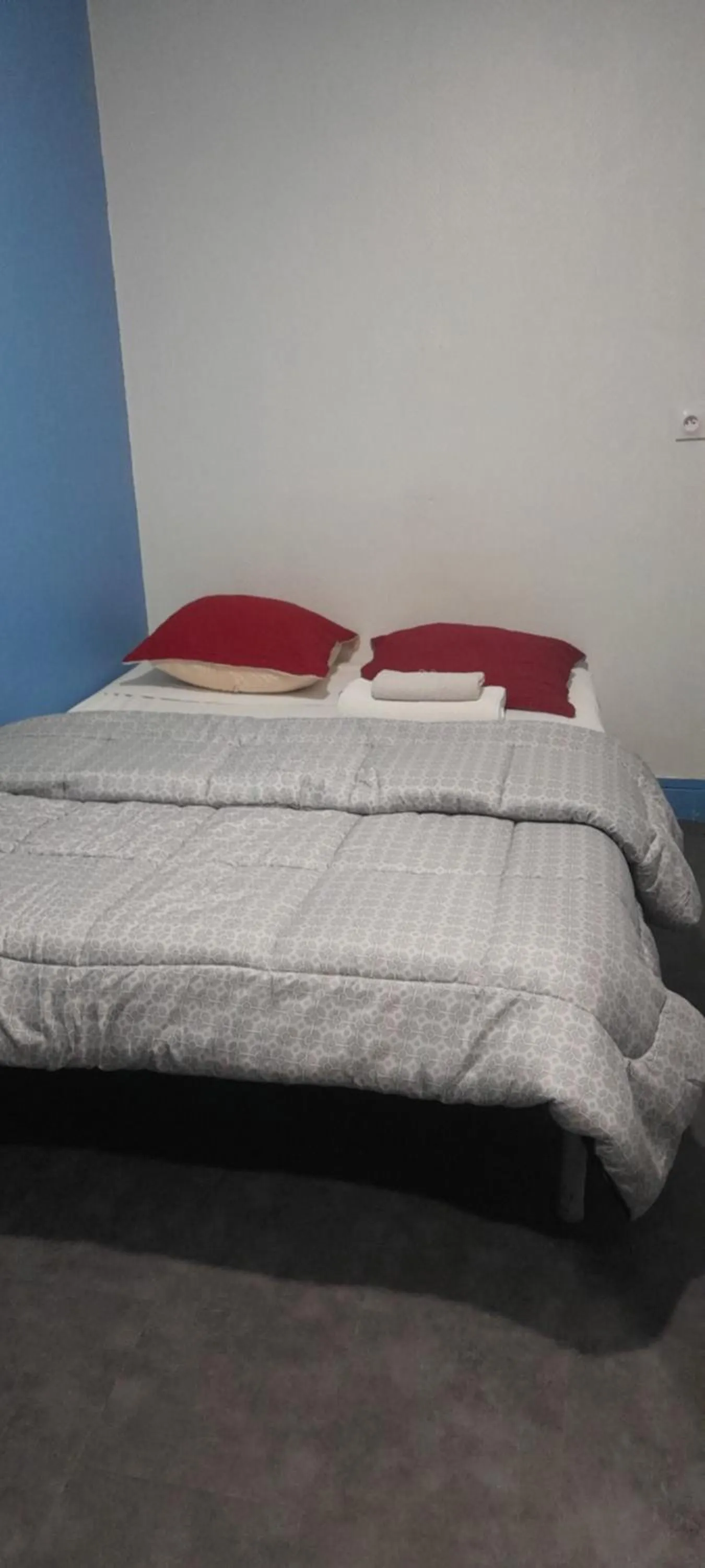 Bed in Hôtel des Andelys