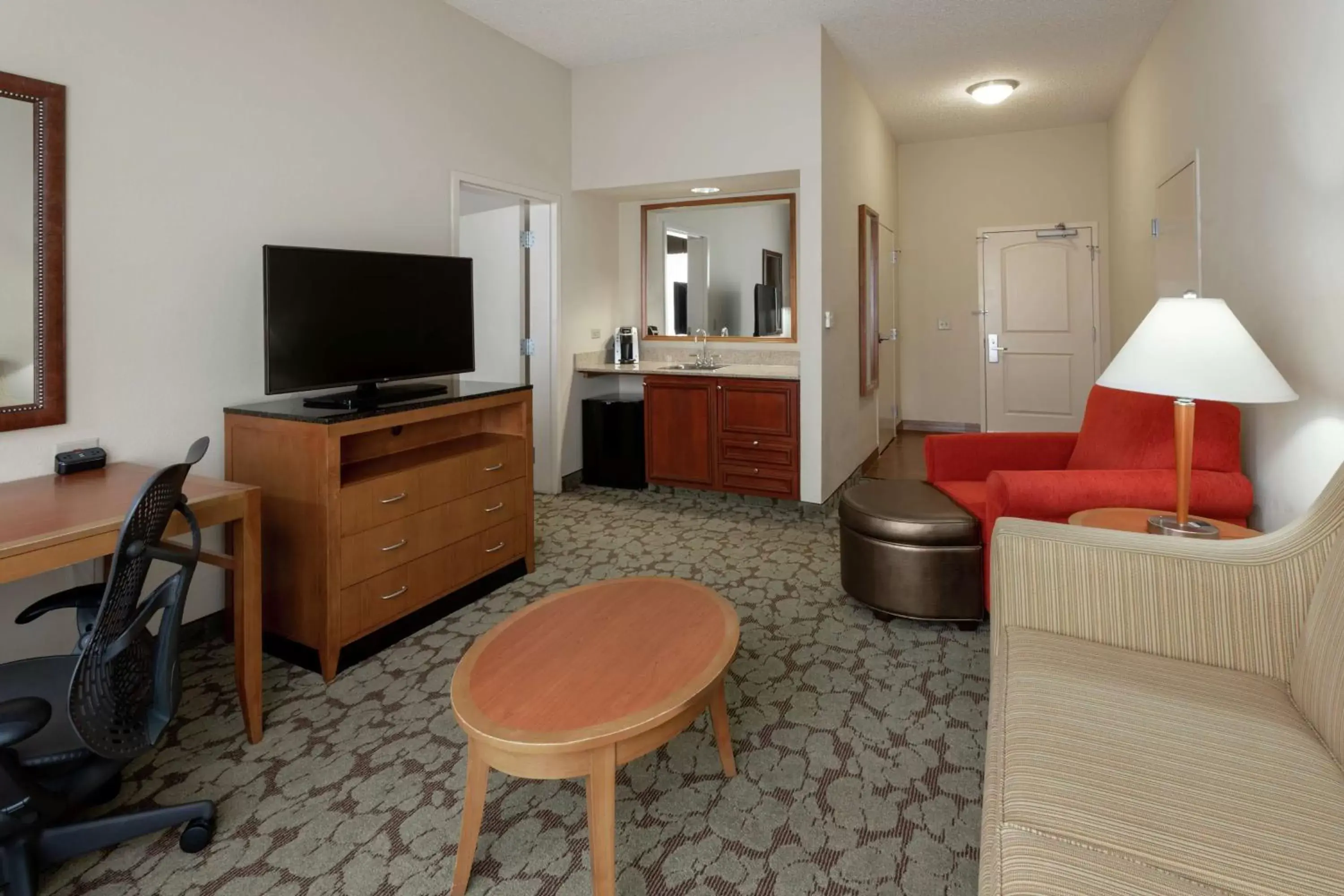 Bedroom, Seating Area in Hilton Garden Inn St. Paul Oakdale