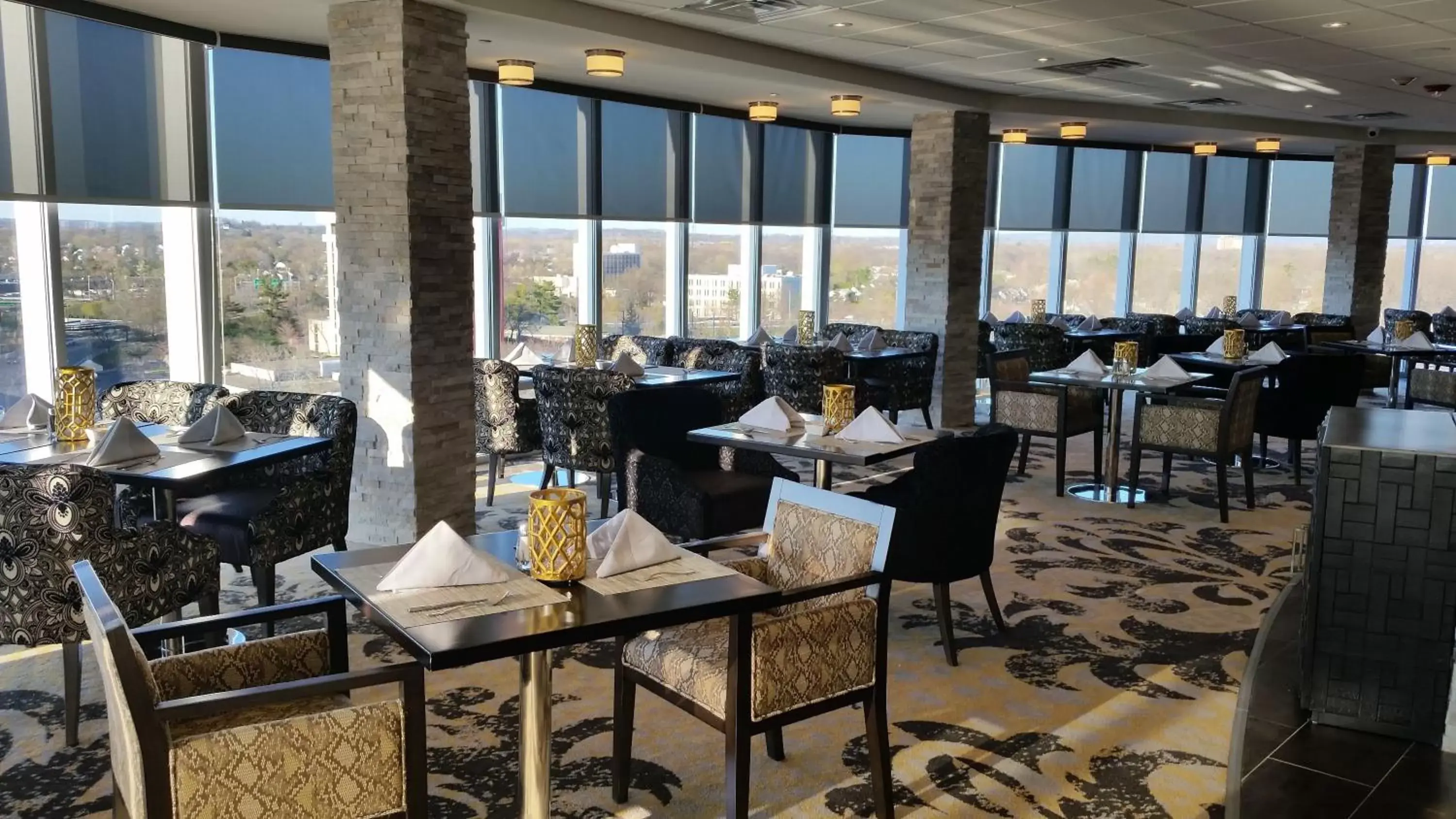 Restaurant/Places to Eat in Crowne Plaza Saddle Brook, an IHG Hotel