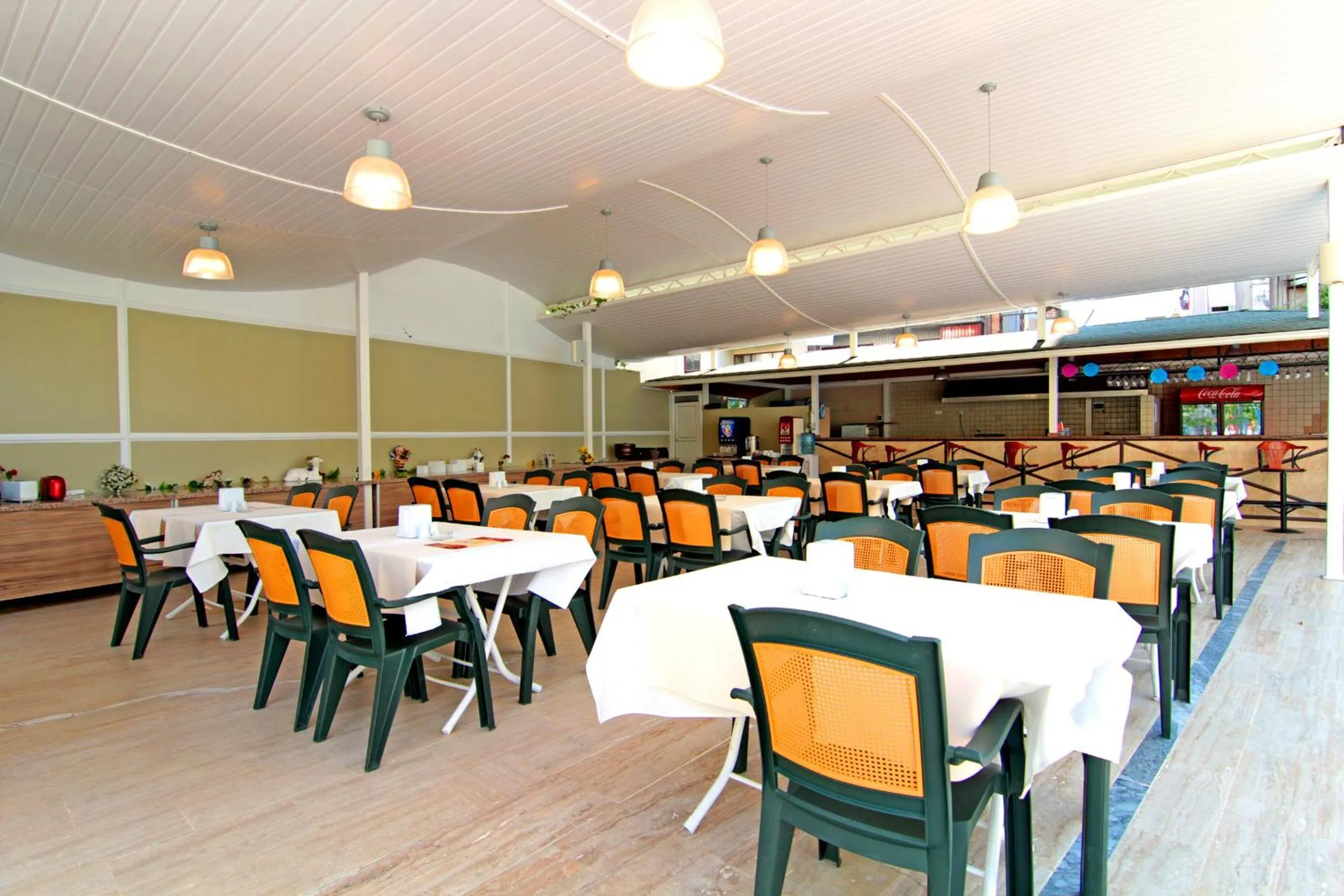 Restaurant/places to eat in Perle Apart Hotel