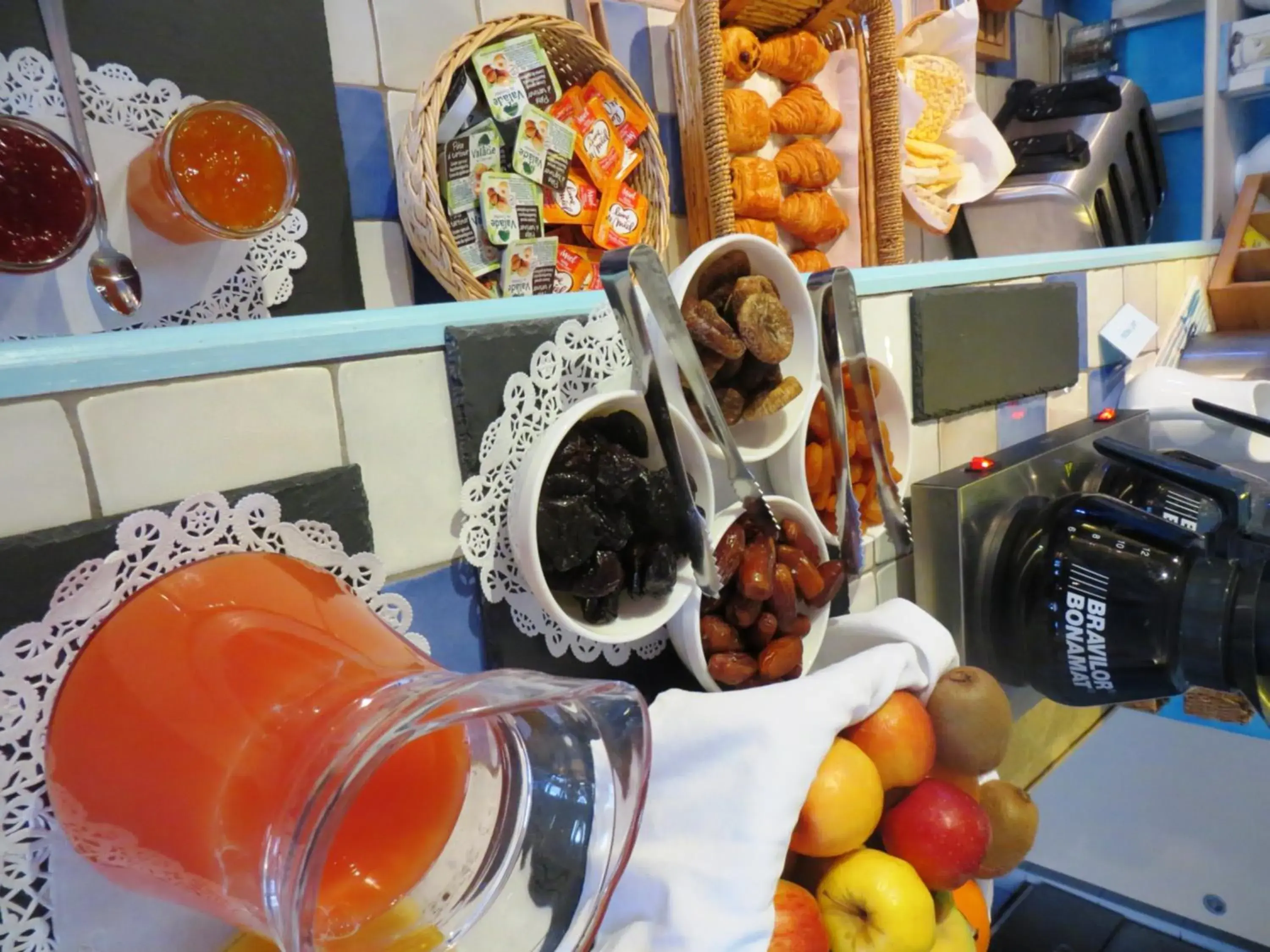 Food and drinks in Hôtel Les Embruns Sables d'Olonne