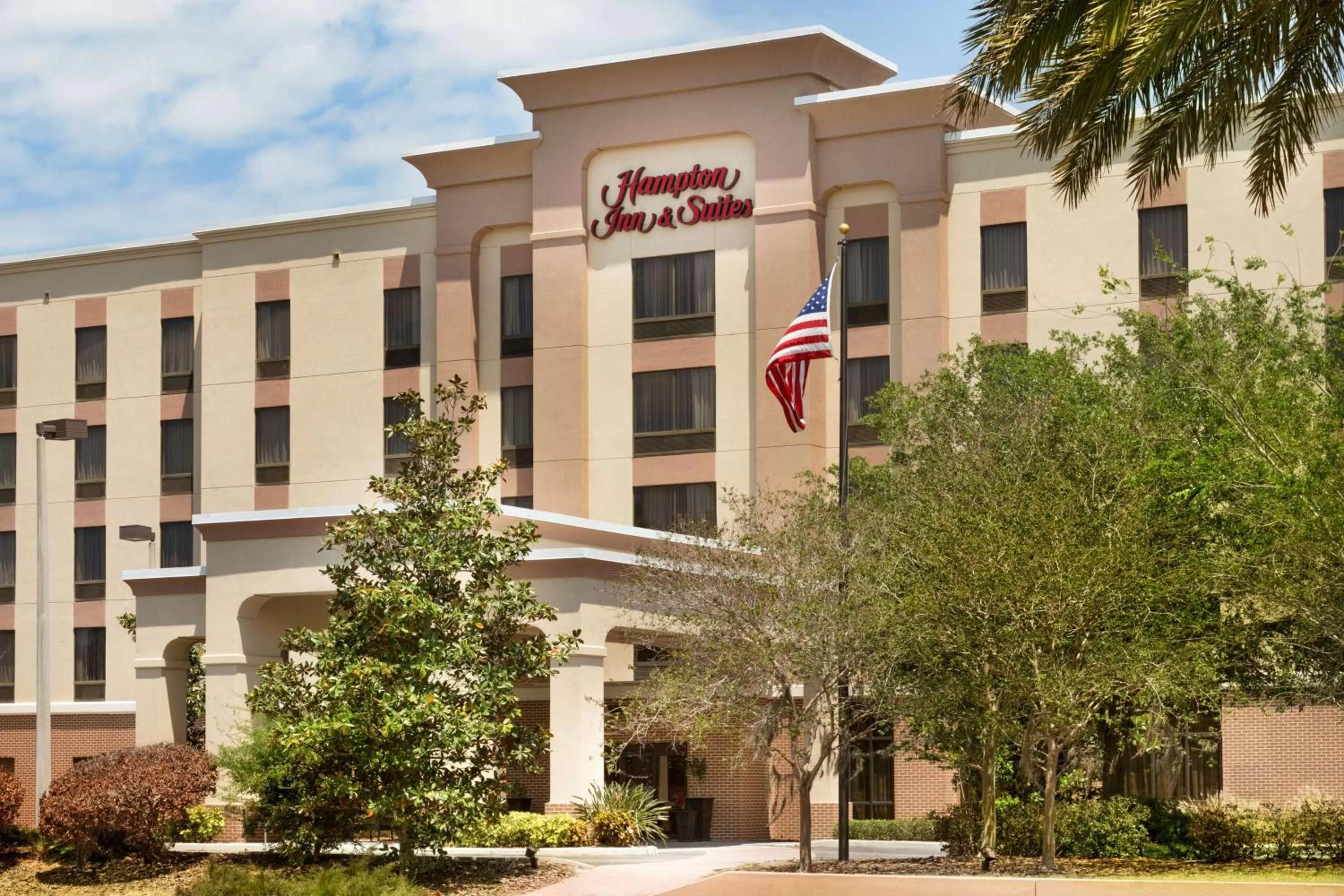 Property building in Hampton Inn & Suites Largo