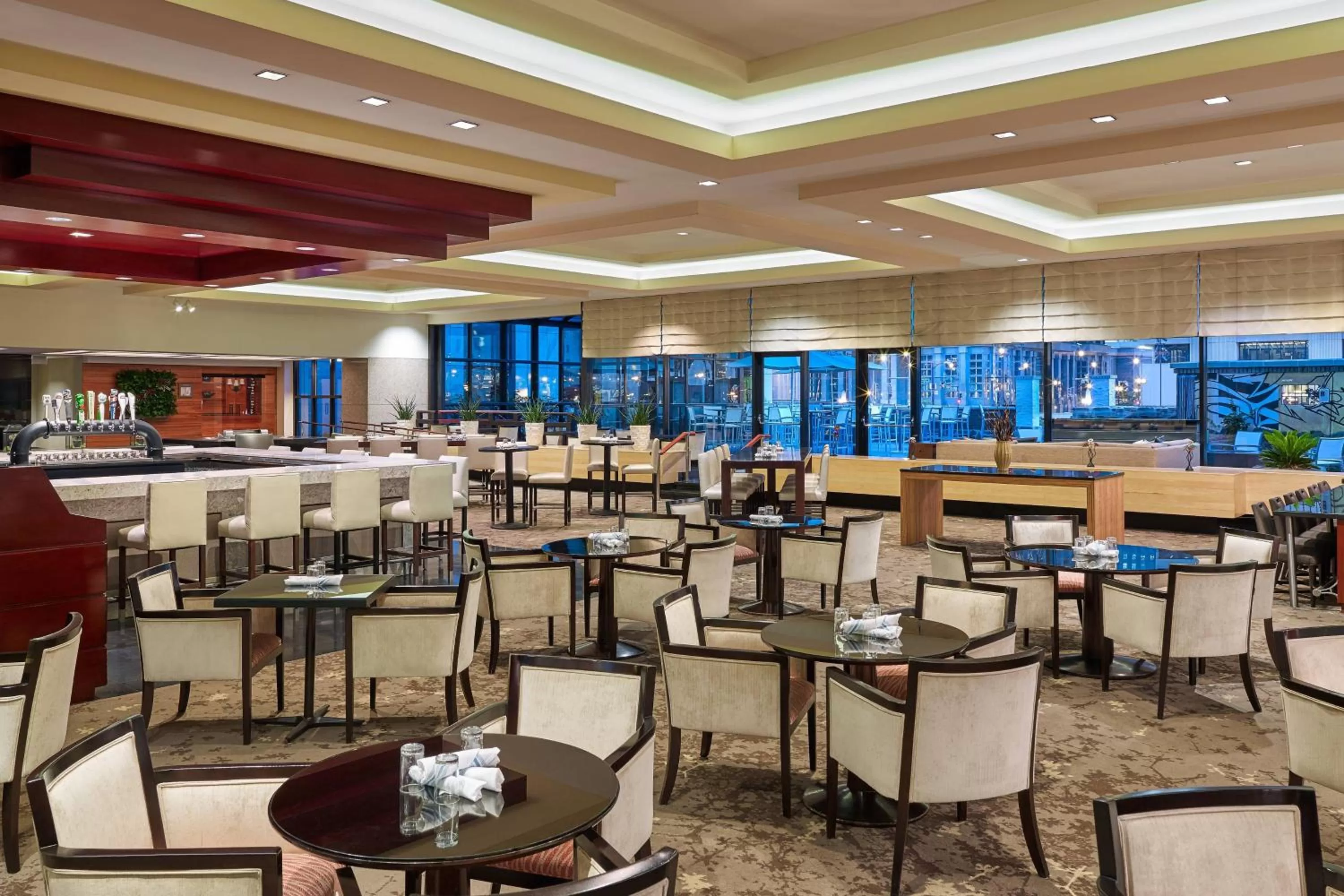 Lounge or bar in The Westin Chicago River North