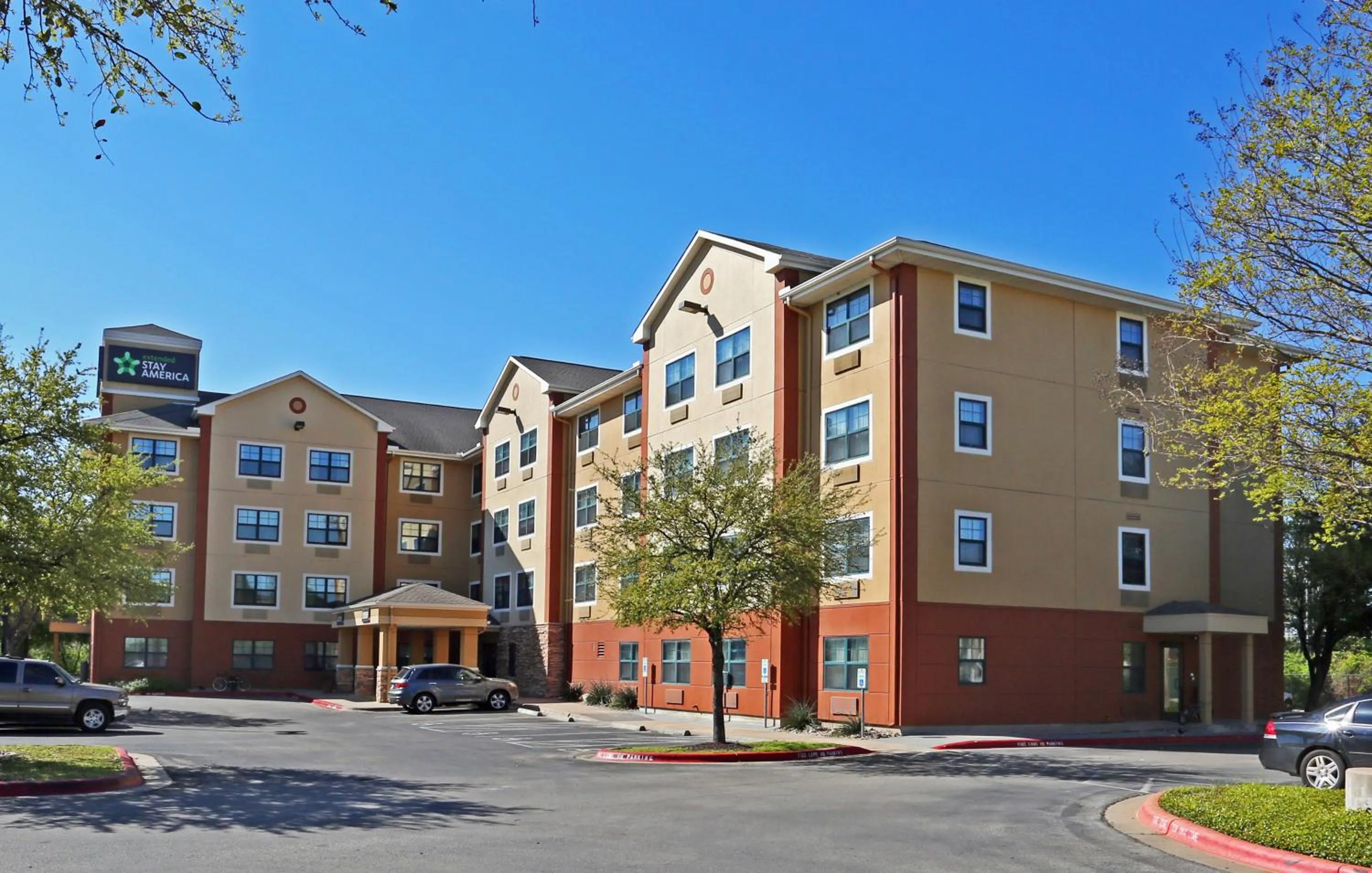 Property building in Extended Stay America Select Suites - Austin - Northwest - Lakeline Mall