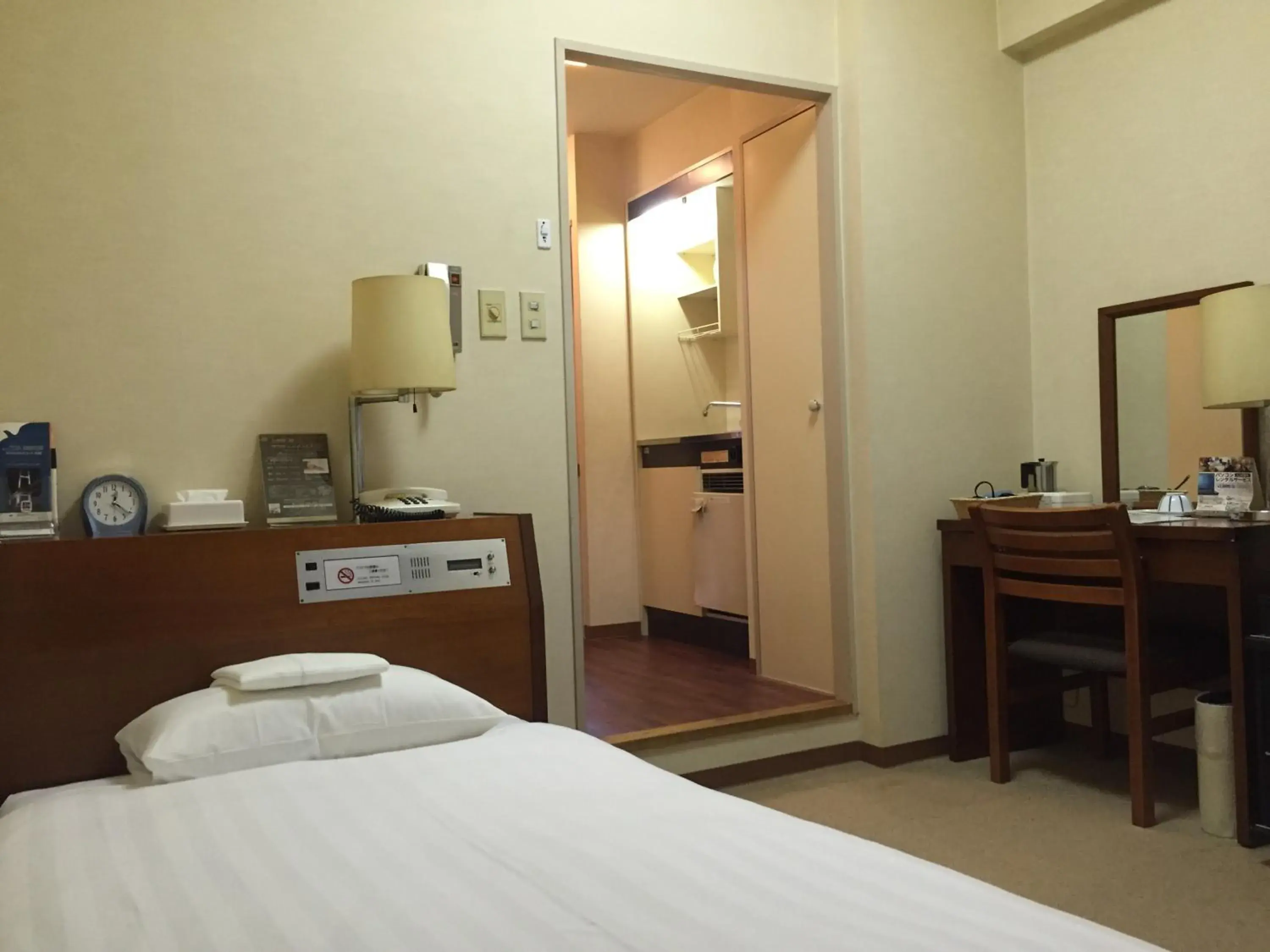 Single Room - Smoking in SkyHeart Hotel Kawasaki