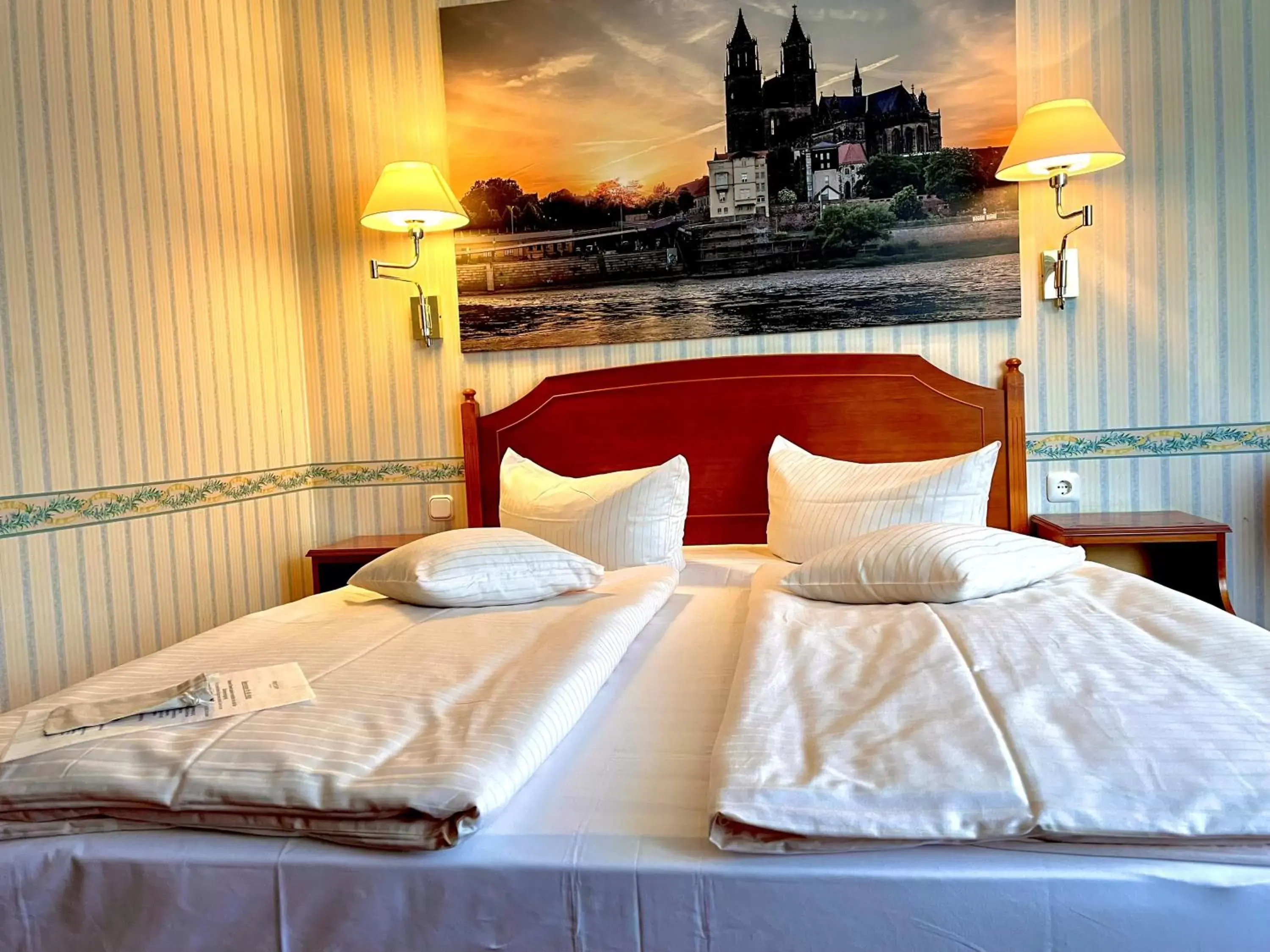 Photo of the whole room, Bed in Mercure Hotel Plaza Magdeburg