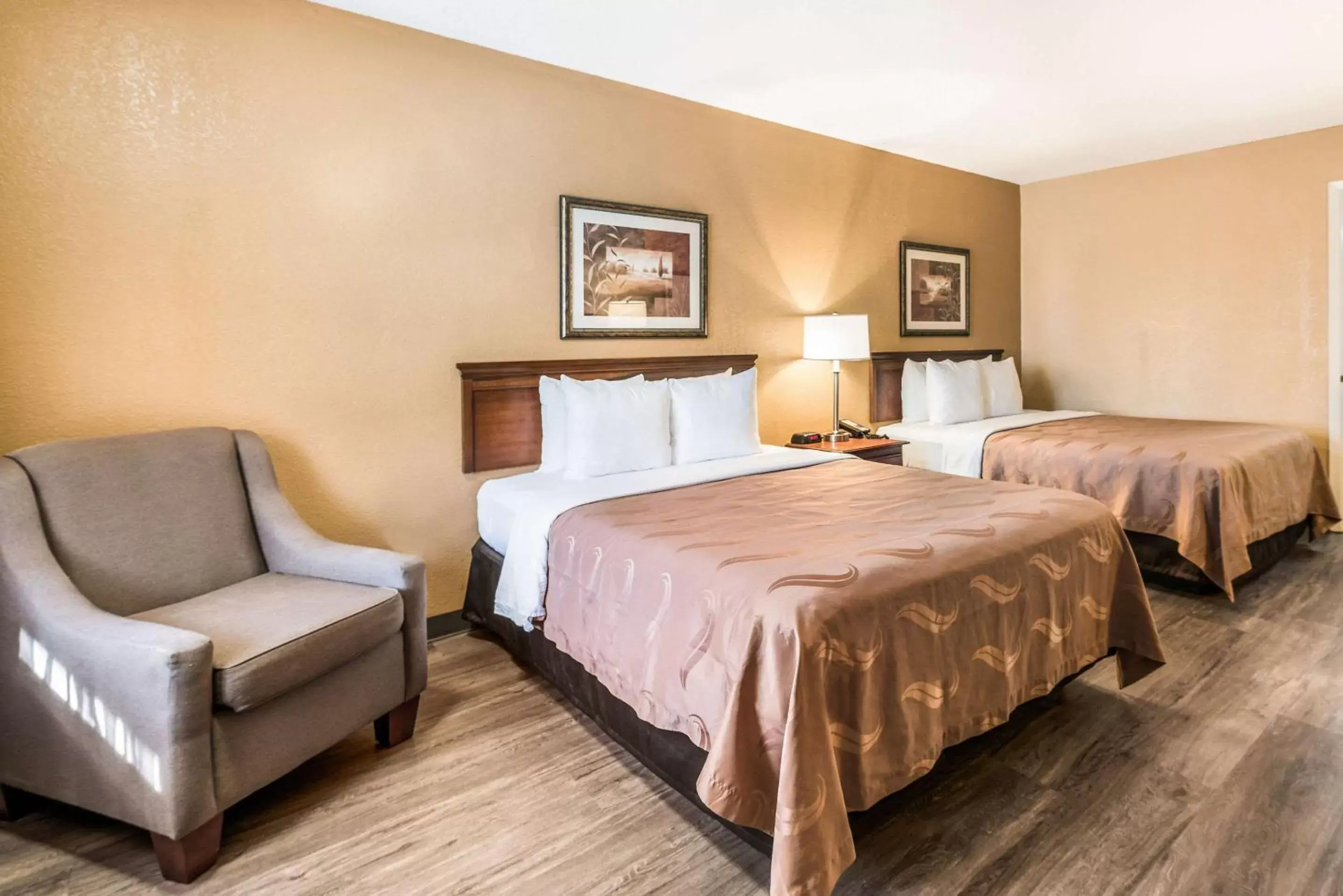 Photo of the whole room, Bed in Quality Inn Arkadelphia - University Area Photo of the whole room, Bed in Quality Inn Arkadelphia - University Area