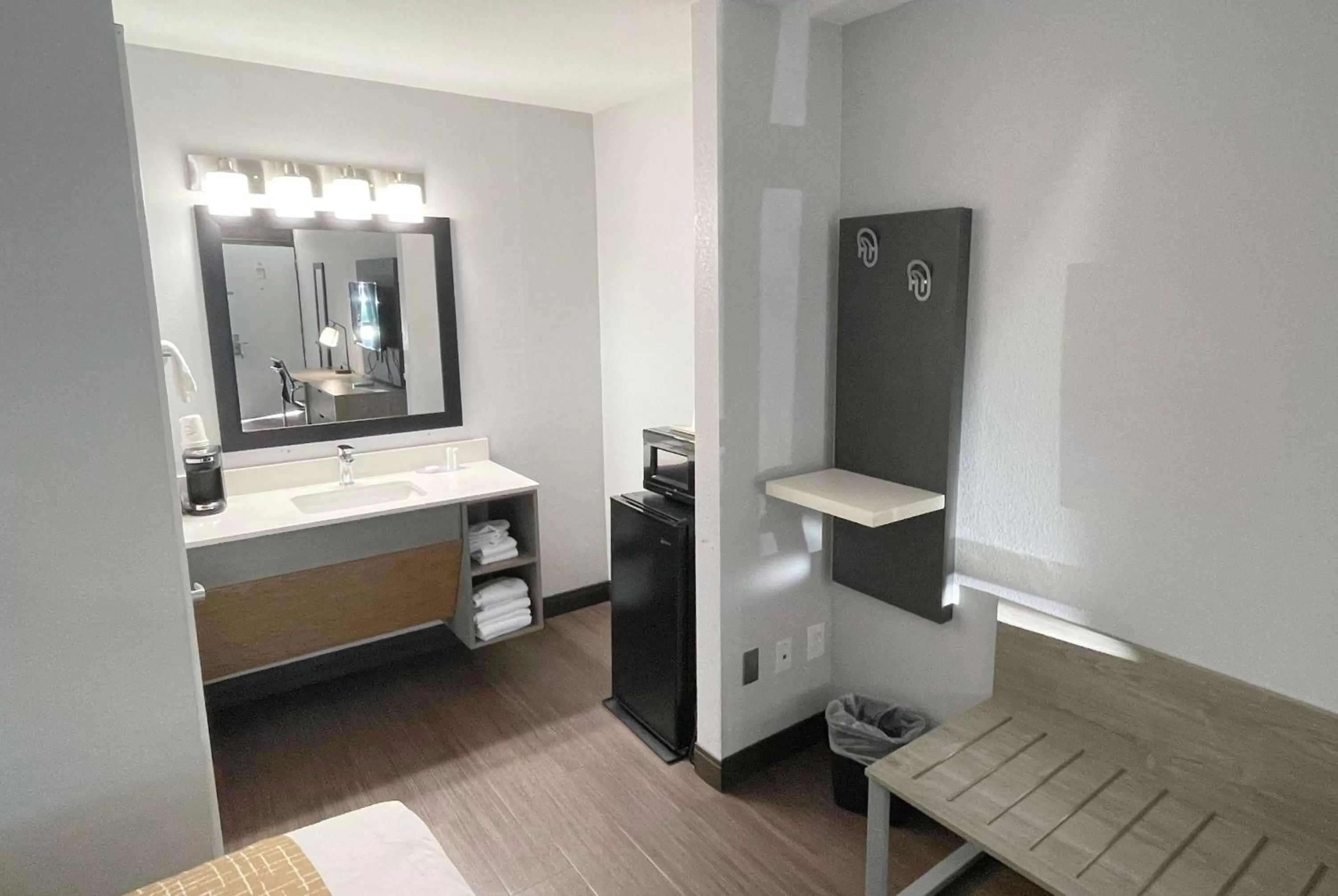 Photo of the whole room, Bed in Travelodge by Wyndham Pigeon Forge Dollywood Lane