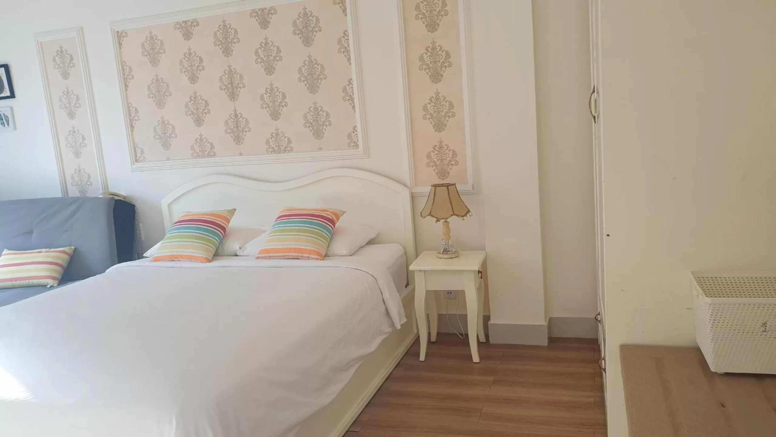 Bed in Chez Lotus Rose