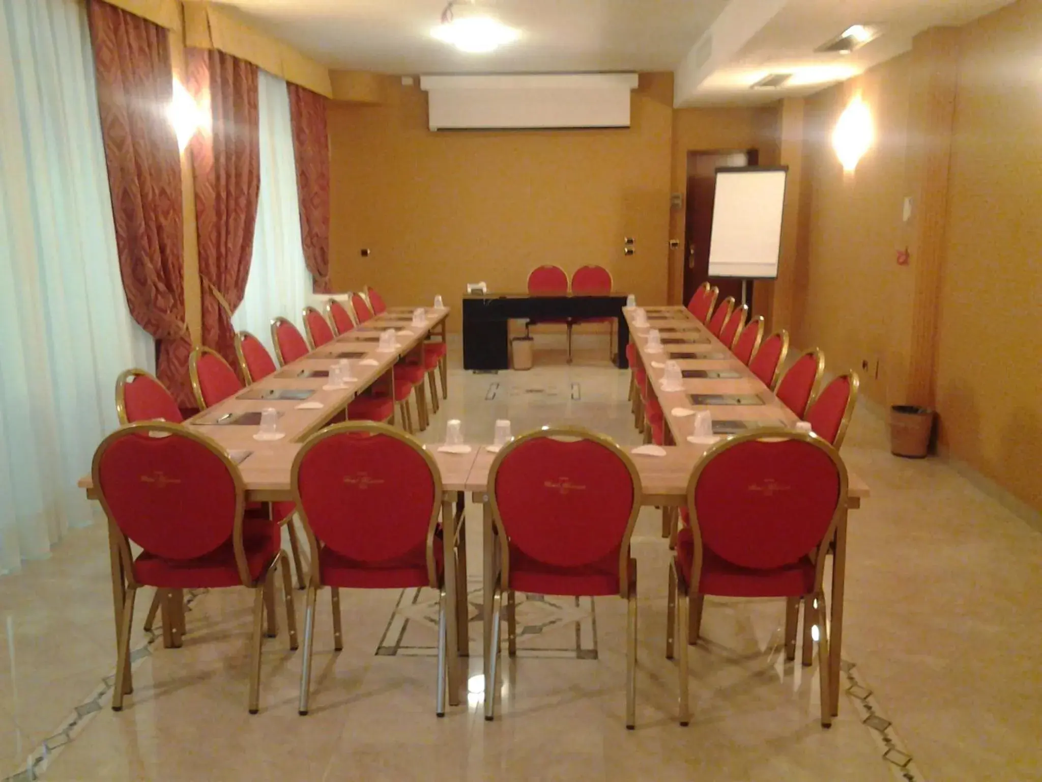 Business facilities in Hotel Marconi