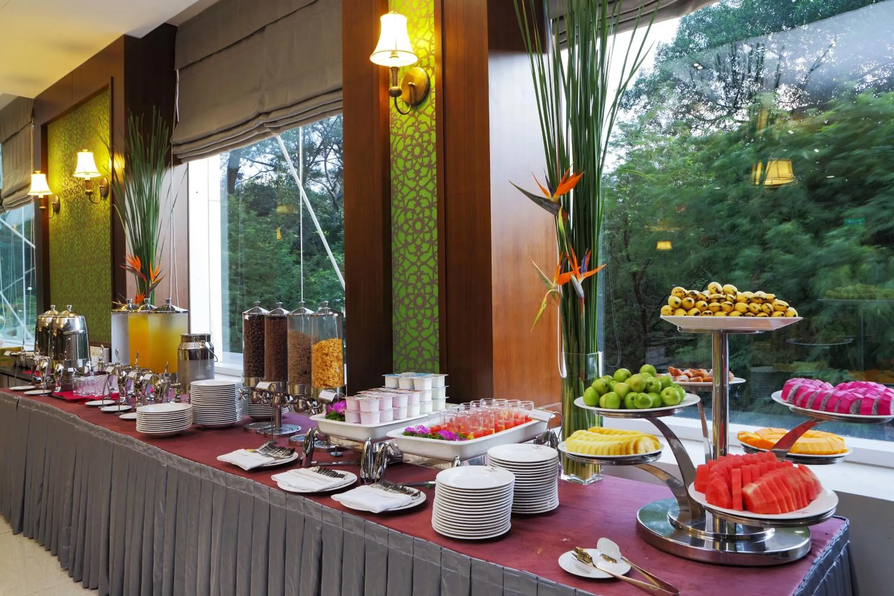 Restaurant/places to eat in Central Palace Hotel Restaurant/places to eat in Central Palace Hotel