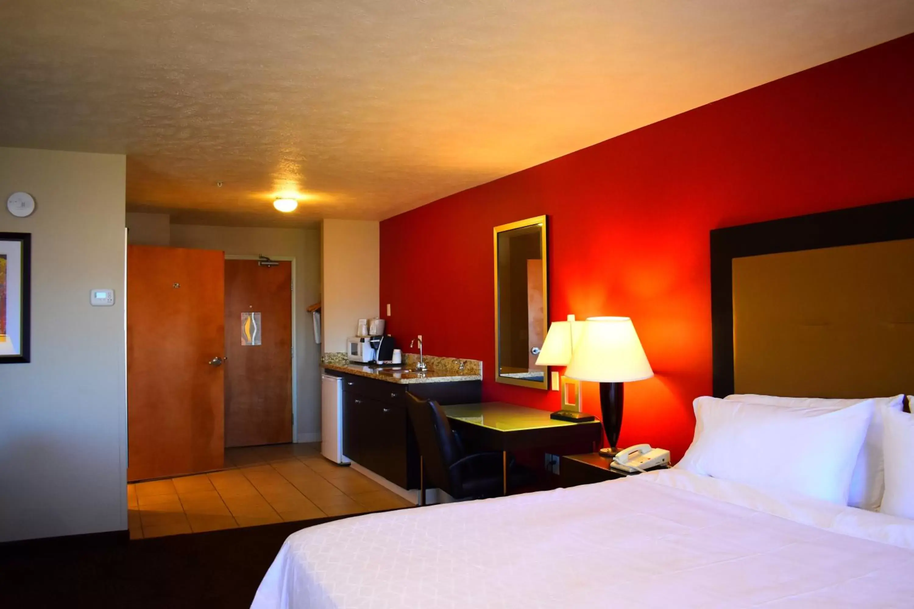 Photo of the whole room, Bed in Holiday Inn Express Lewiston, an IHG Hotel