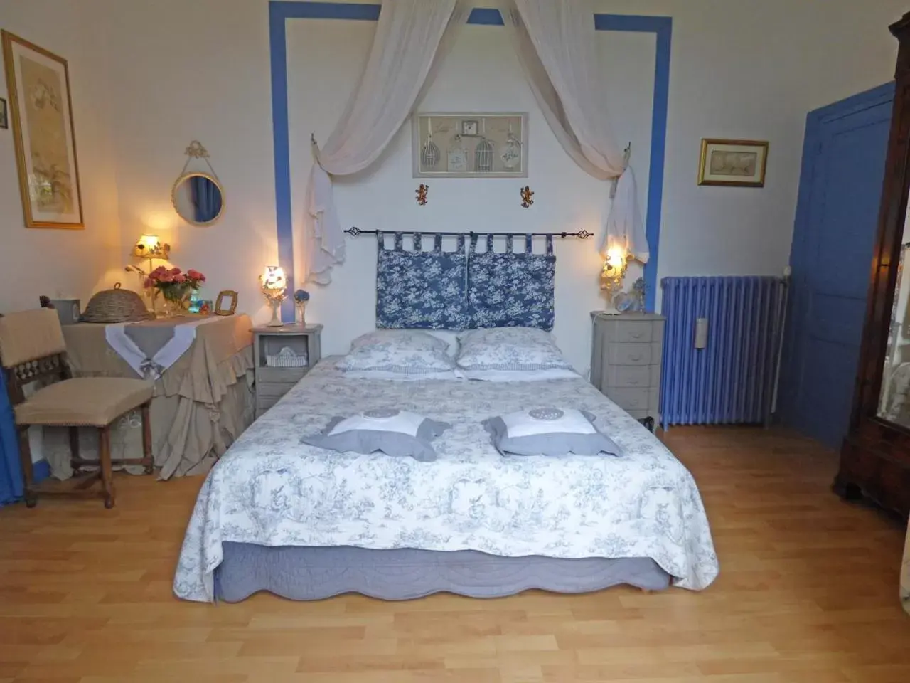 Photo of the whole room, Bed in La Demeure aux Hortensias