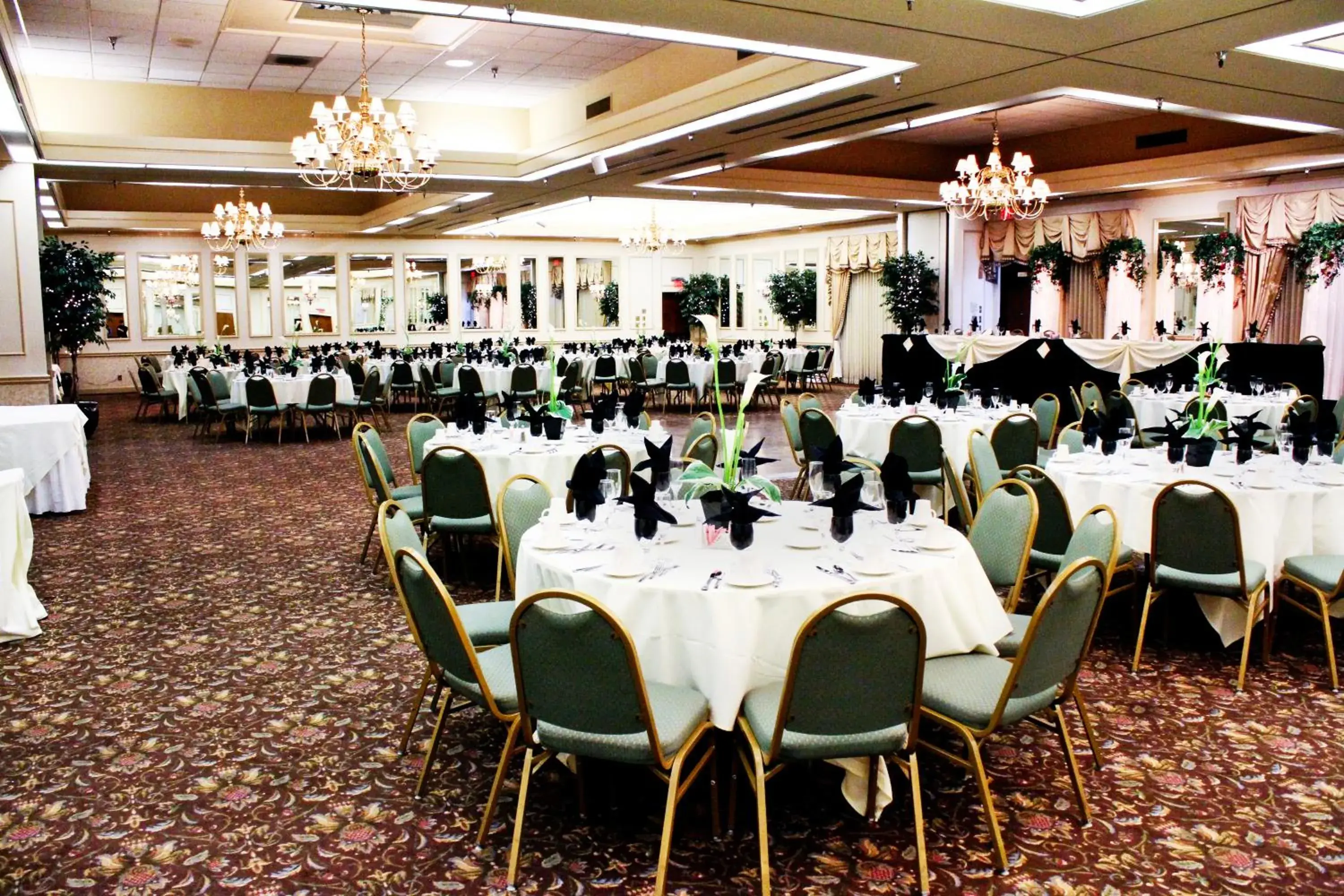 Banquet/Function facilities, Restaurant/Places to Eat in University Square Hotel