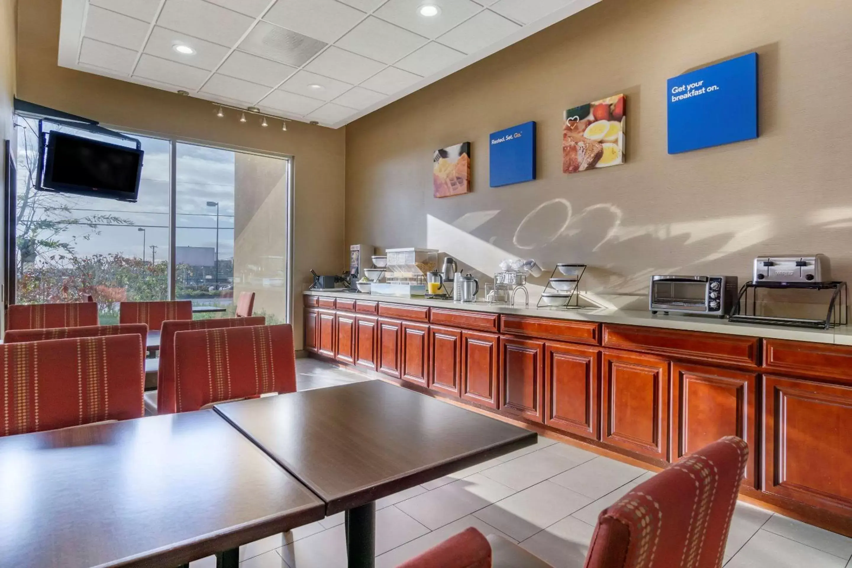 Restaurant/places to eat in Comfort Inn & Suites Seattle North
