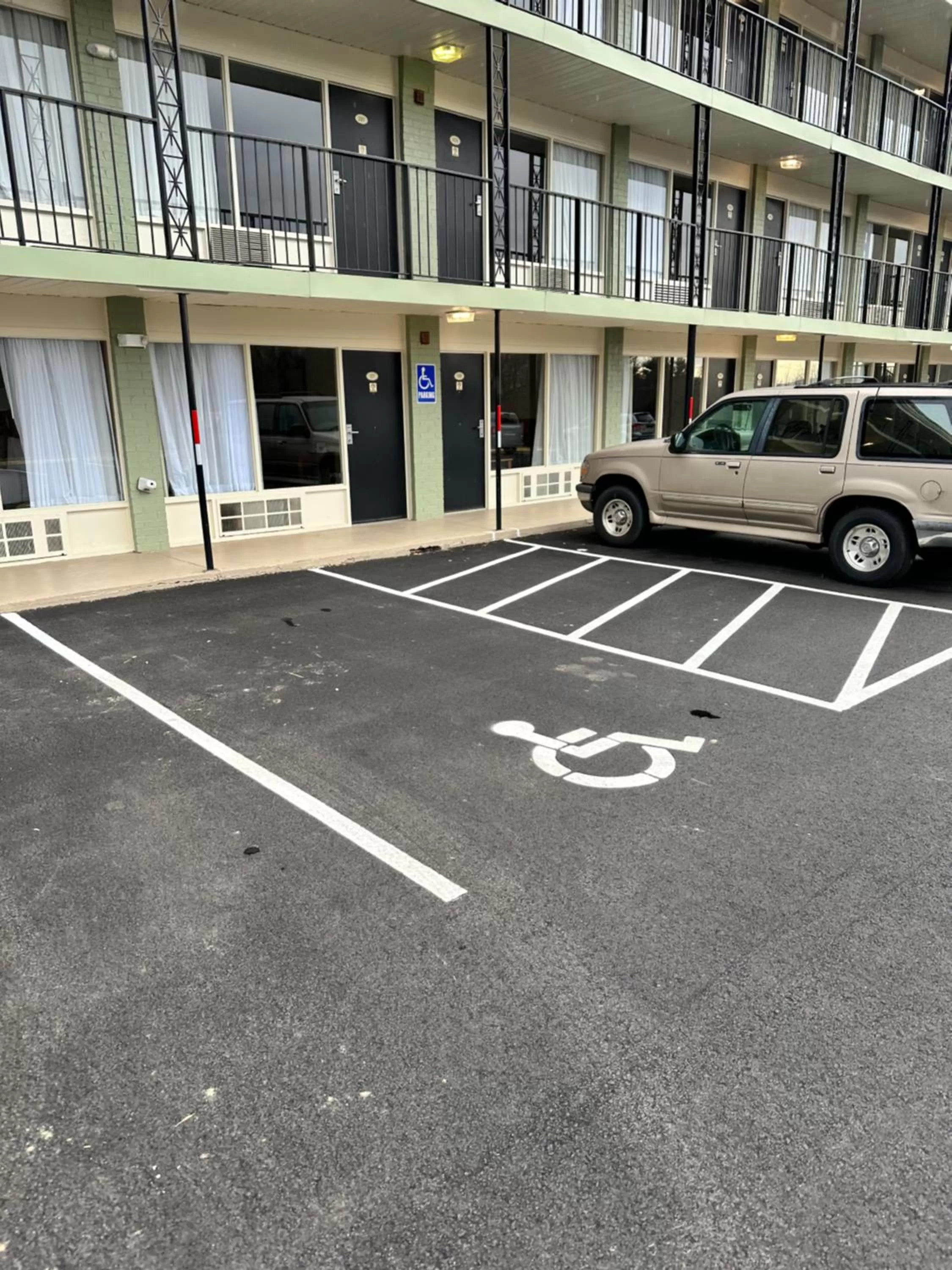 Days Inn by Wyndham Asheville West