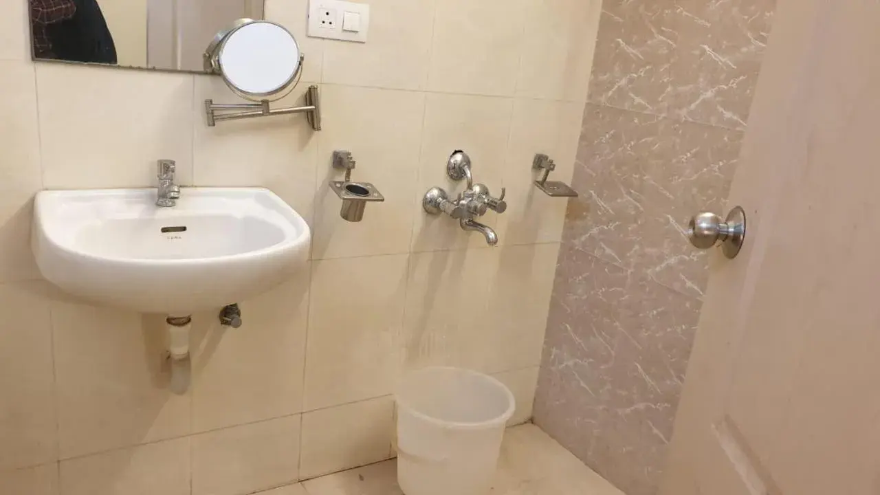 Bathroom in Hotel Blue Dawn Suites Madhapur