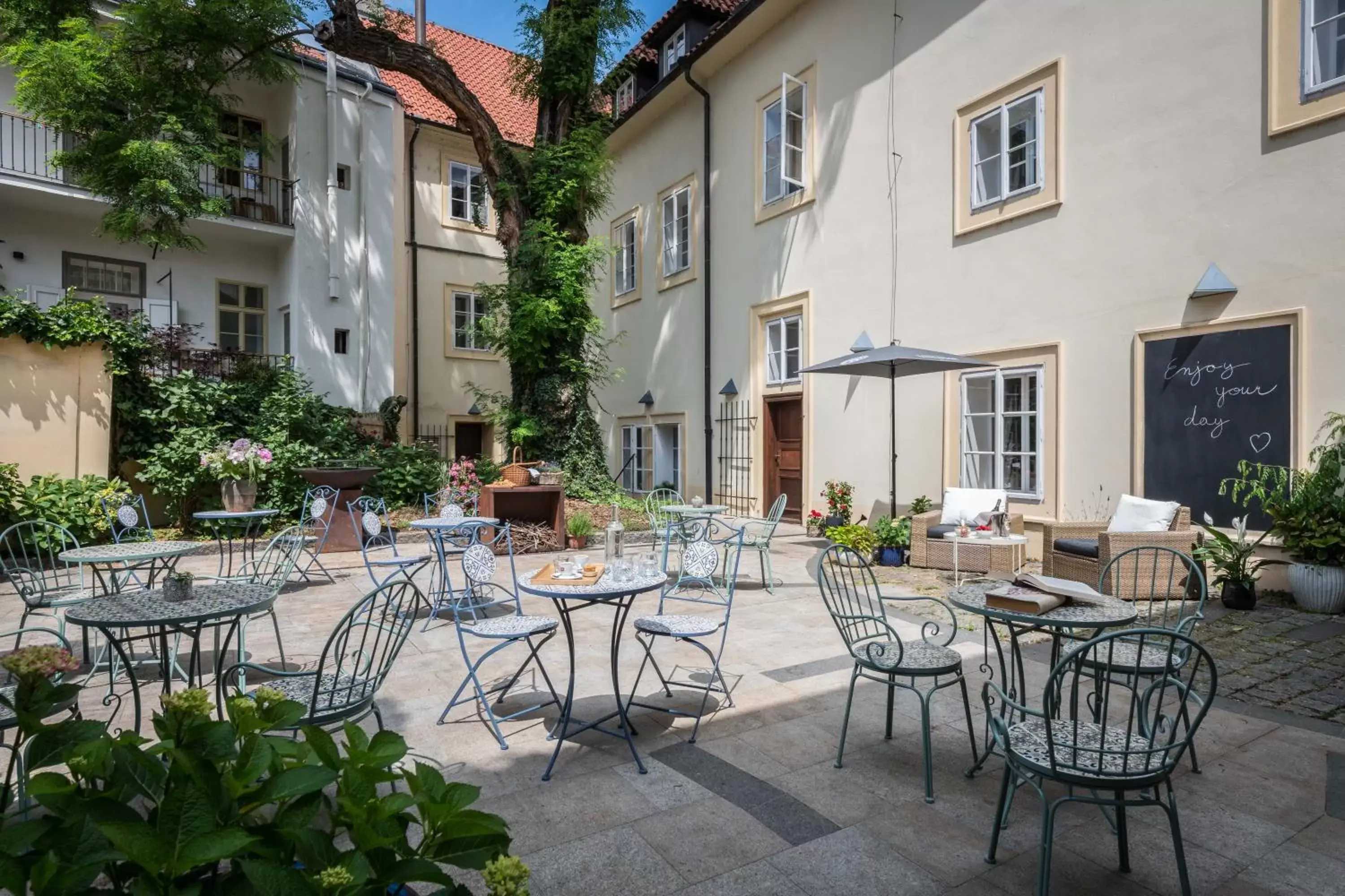 Patio, Restaurant/Places to Eat in Monastery Garden Prague