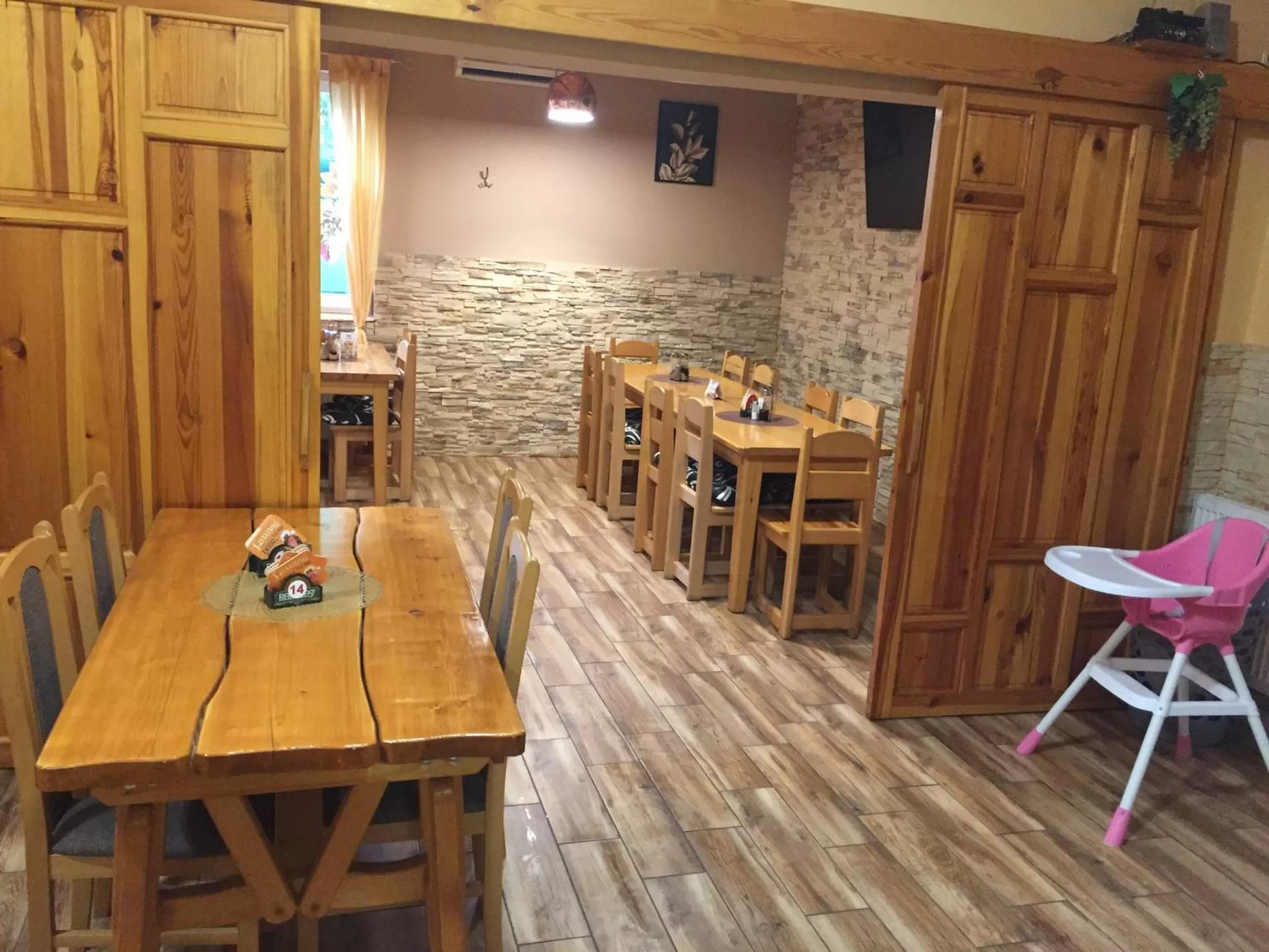 Restaurant/places to eat in Hotel Taurus