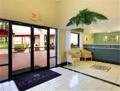 Lobby or reception in Ramada by Wyndham Columbia Lobby or reception in Ramada by Wyndham Columbia