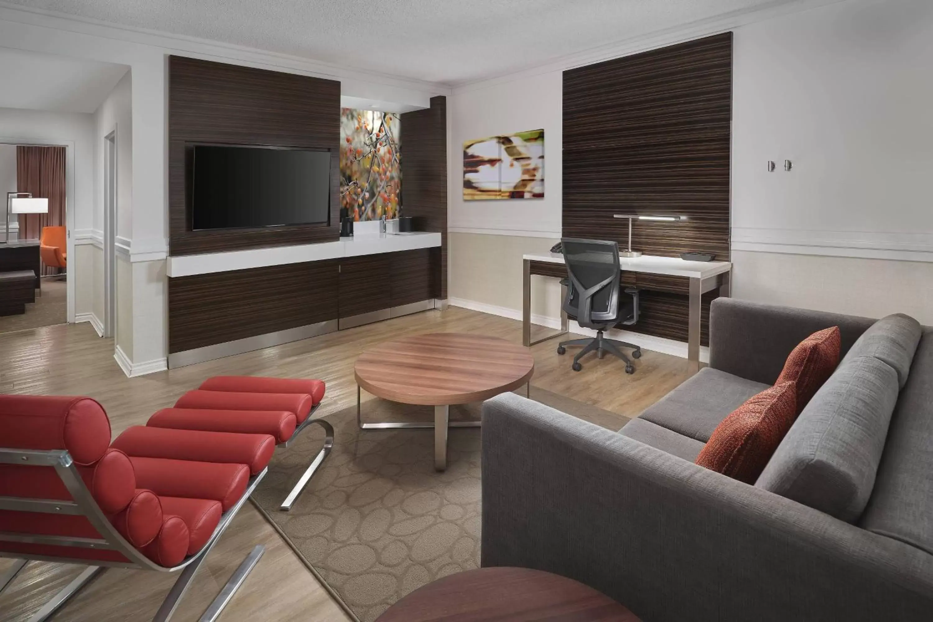 Living room, Seating Area in Delta Hotels by Marriott Edmonton Centre Suites