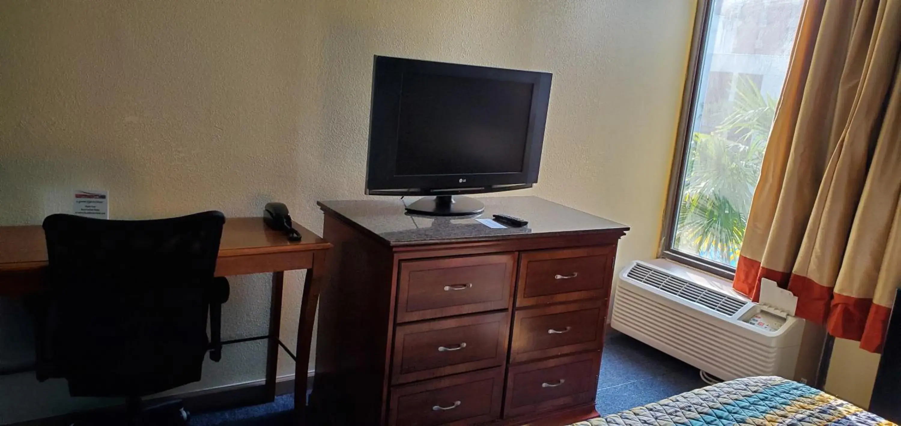 Other, TV/Entertainment Center in Red Carpet Inn-Macon