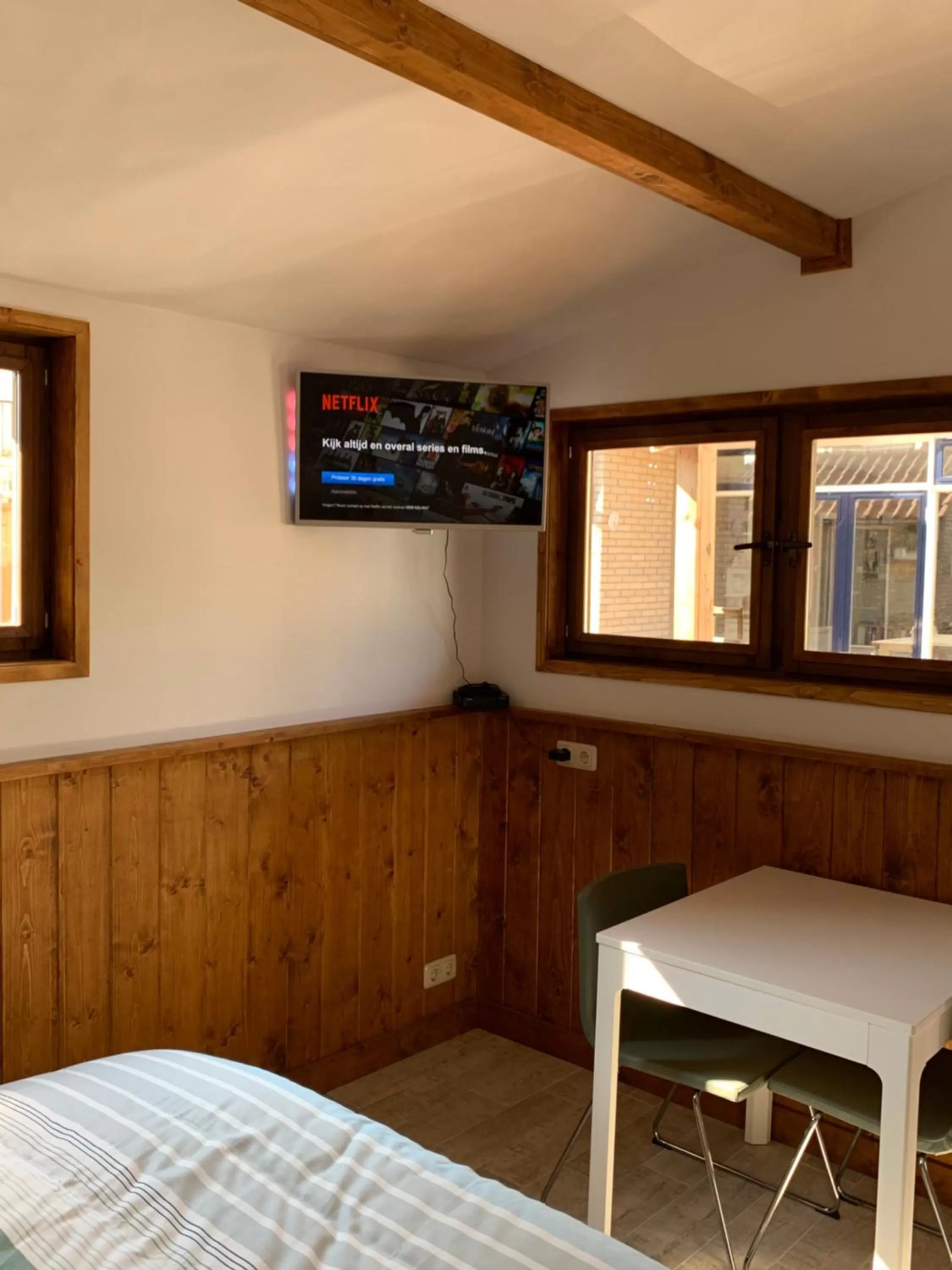 TV and multimedia, TV/Entertainment Center in B&B Diemerplein