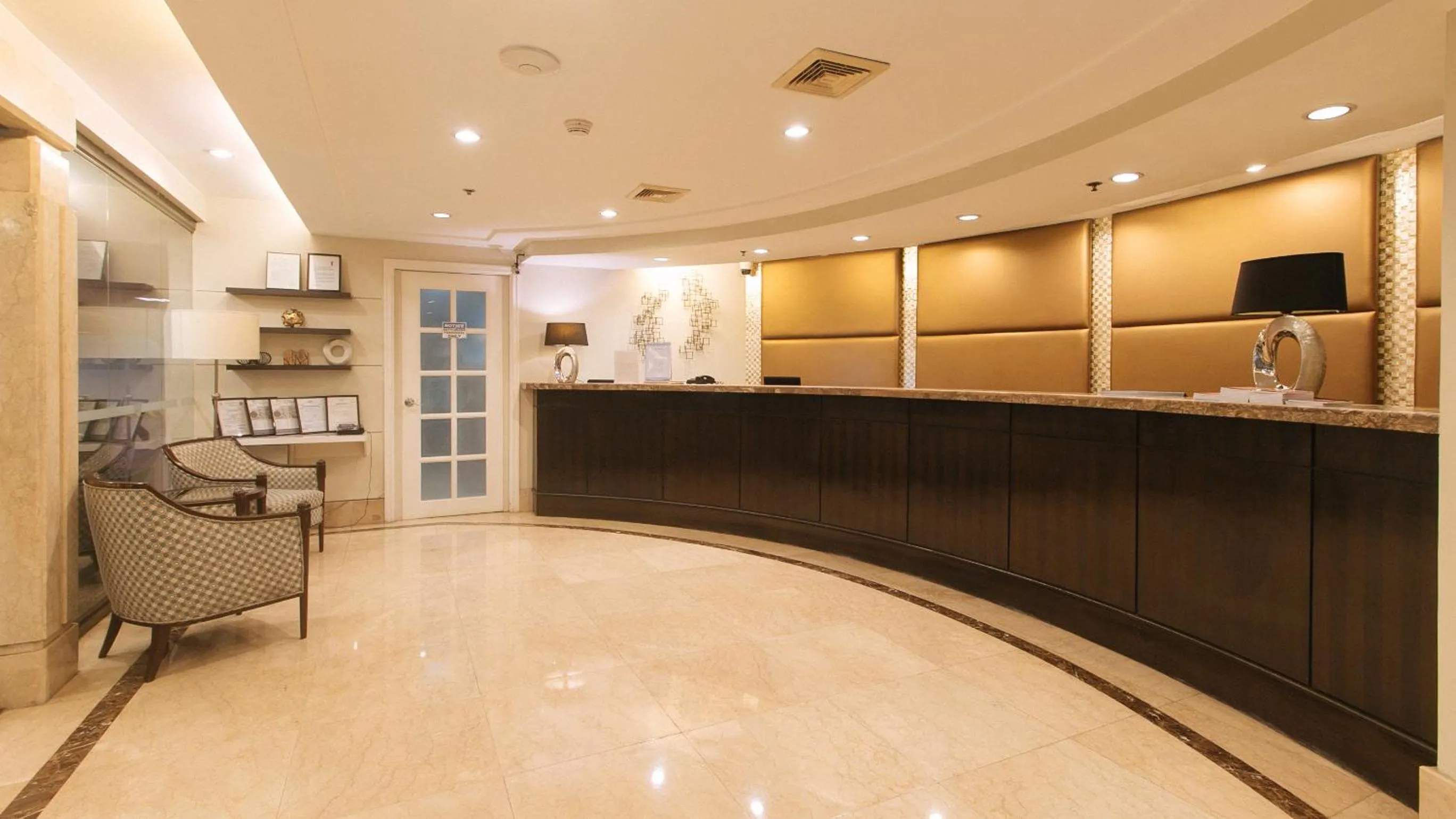 Lobby or reception in RedDoorz Premium at The Residences Olympia Makati