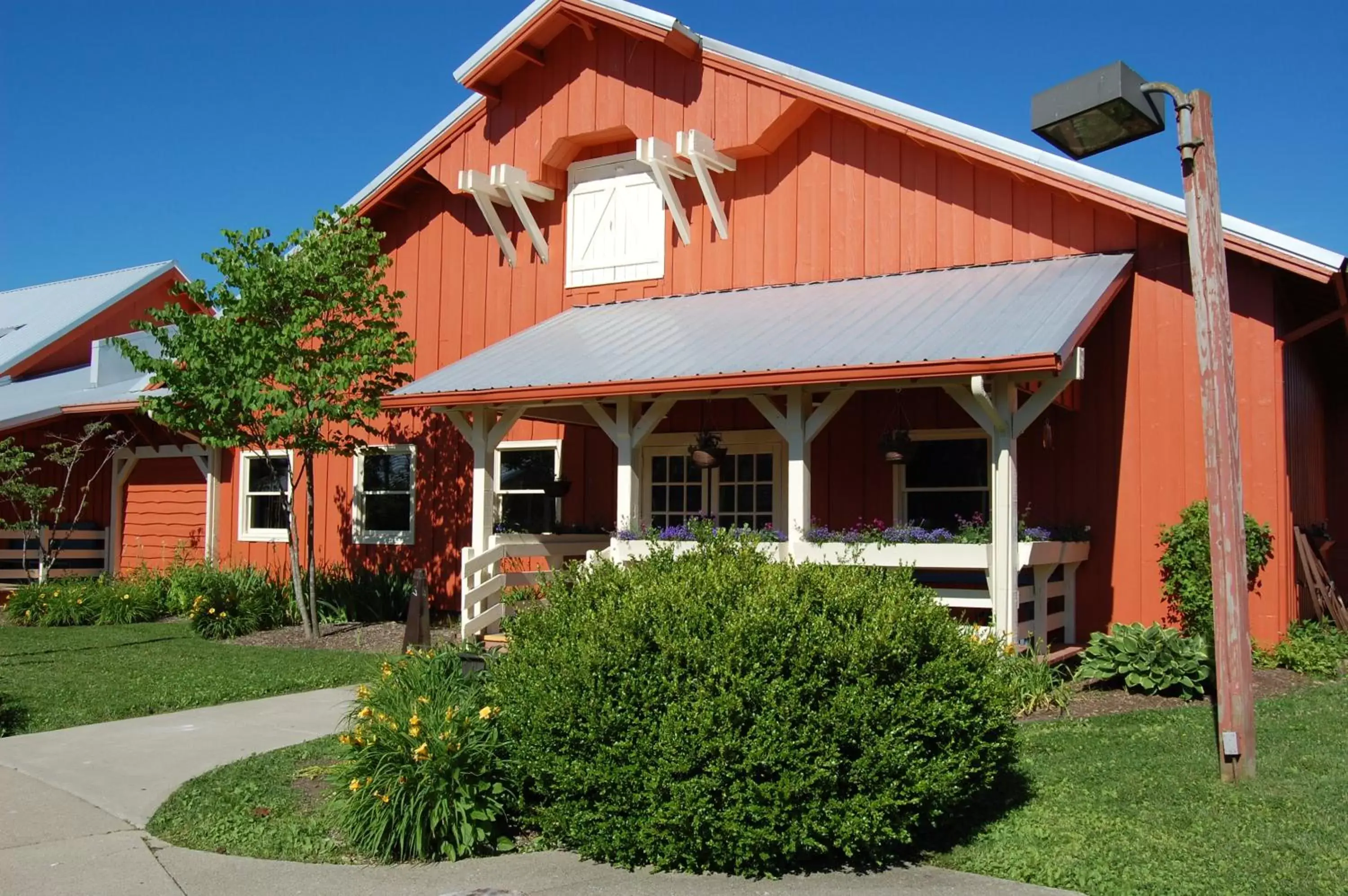 Facade/entrance, Property Building in Brown County Inn