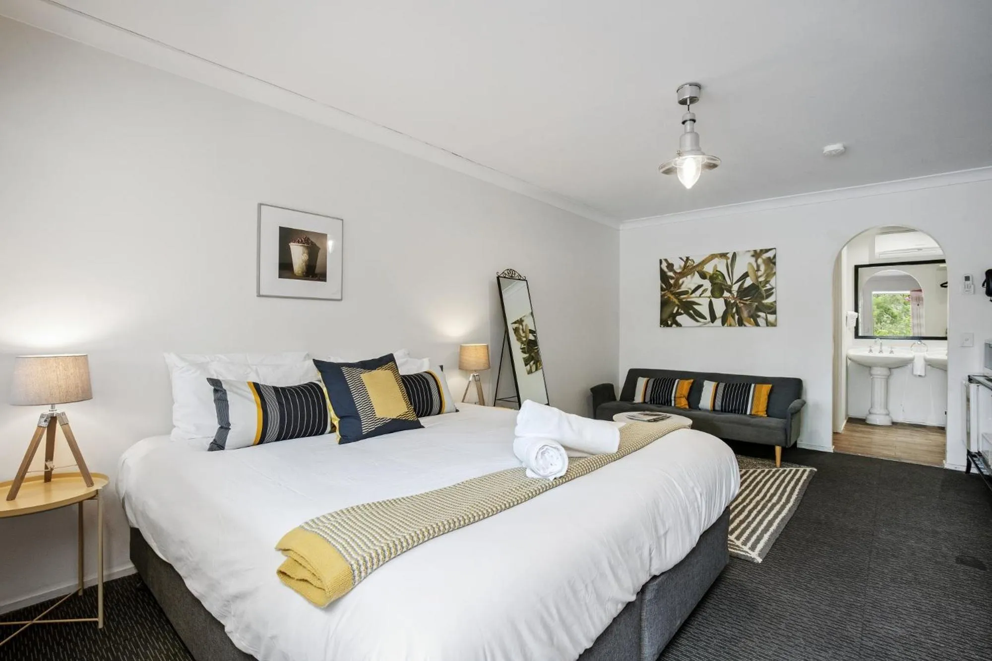 Bed in Cedar Creek Lodges