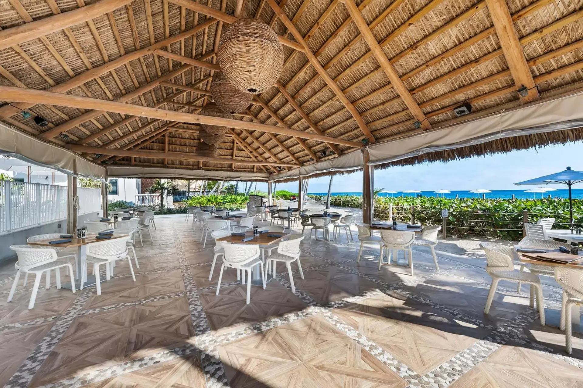 Dining area, Restaurant/Places to Eat in Beachcomber Resort & Club