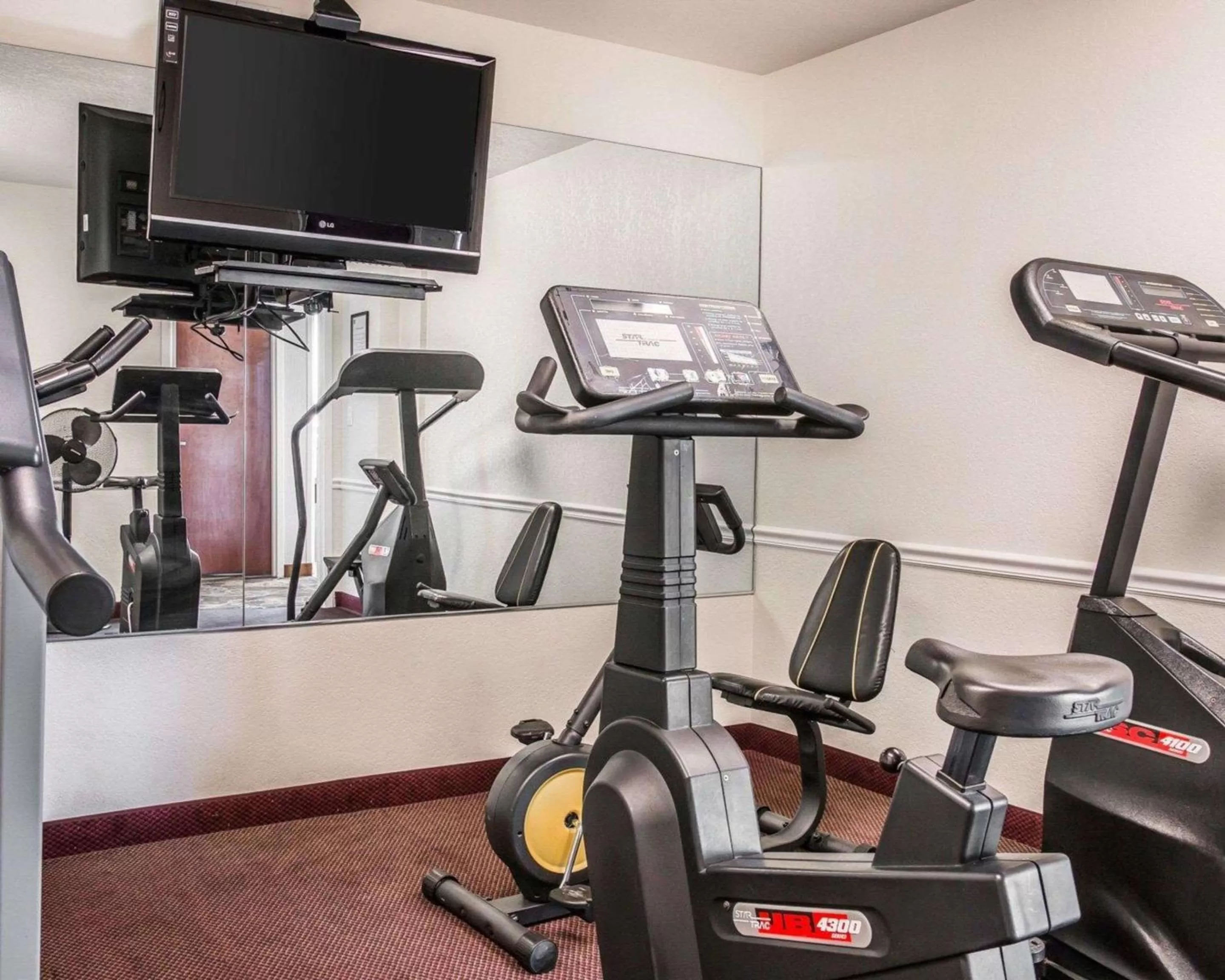 Fitness centre/facilities in Quality Inn