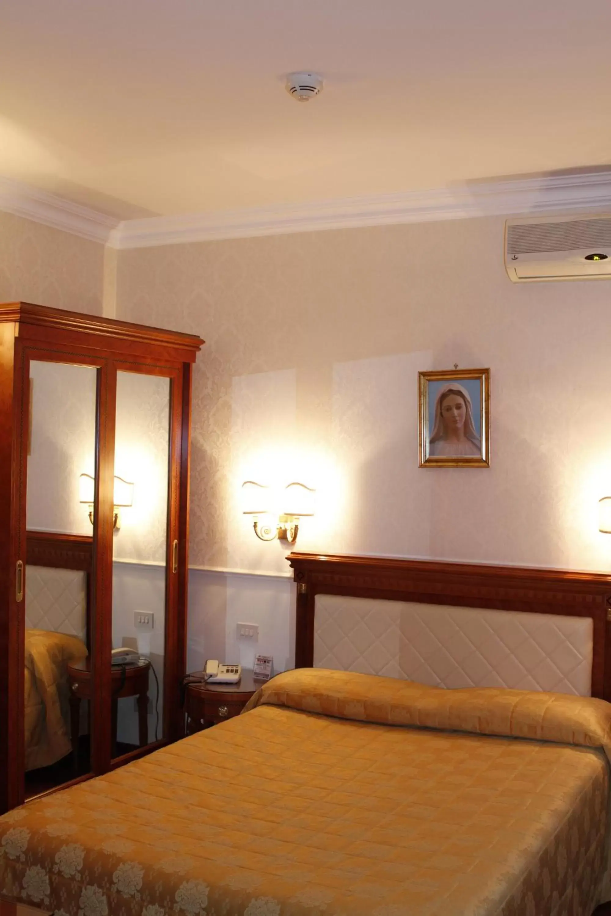 Bedroom, Bed in Hotel Genio