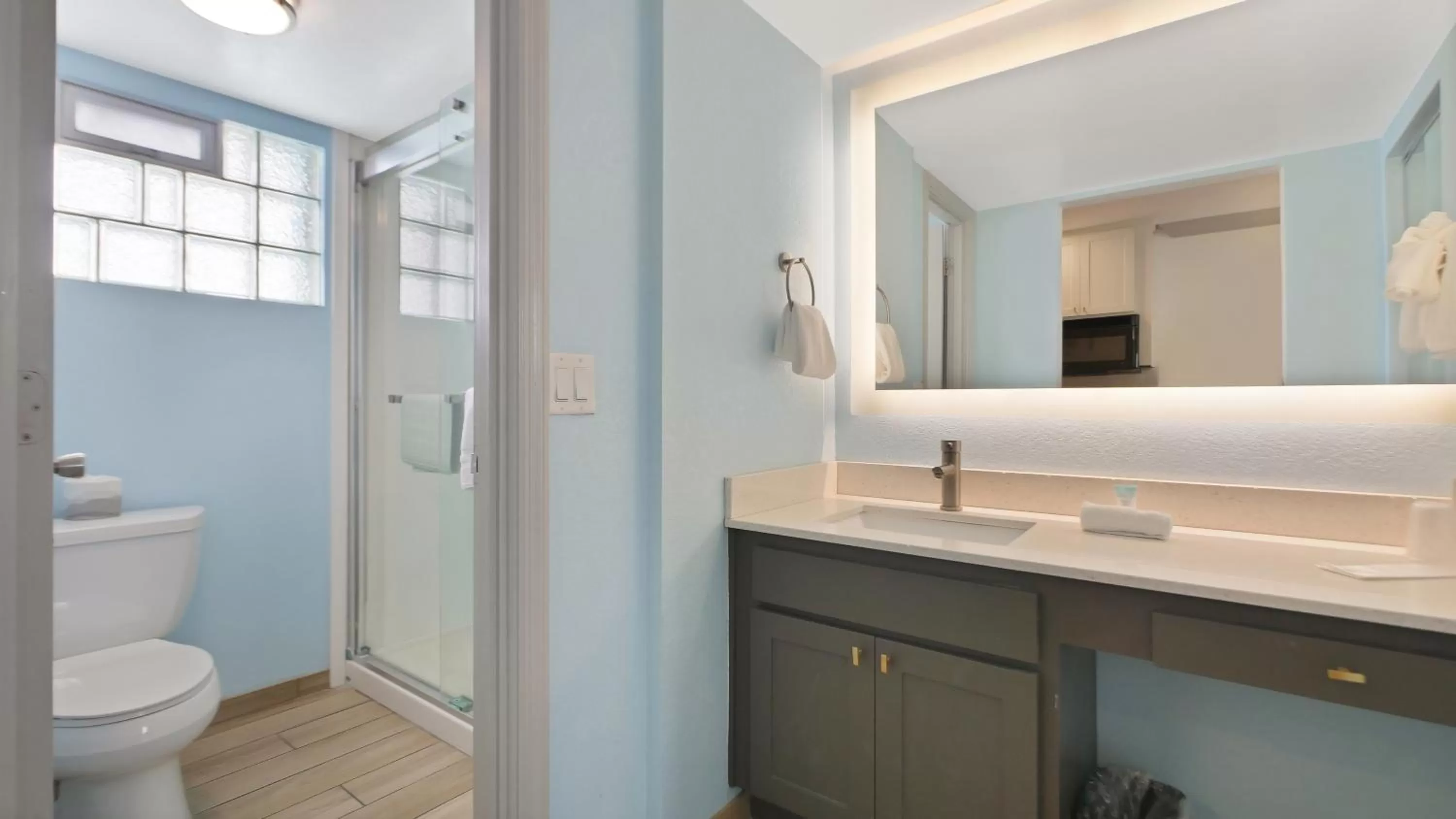 Bathroom in Bilmar Beach Resort