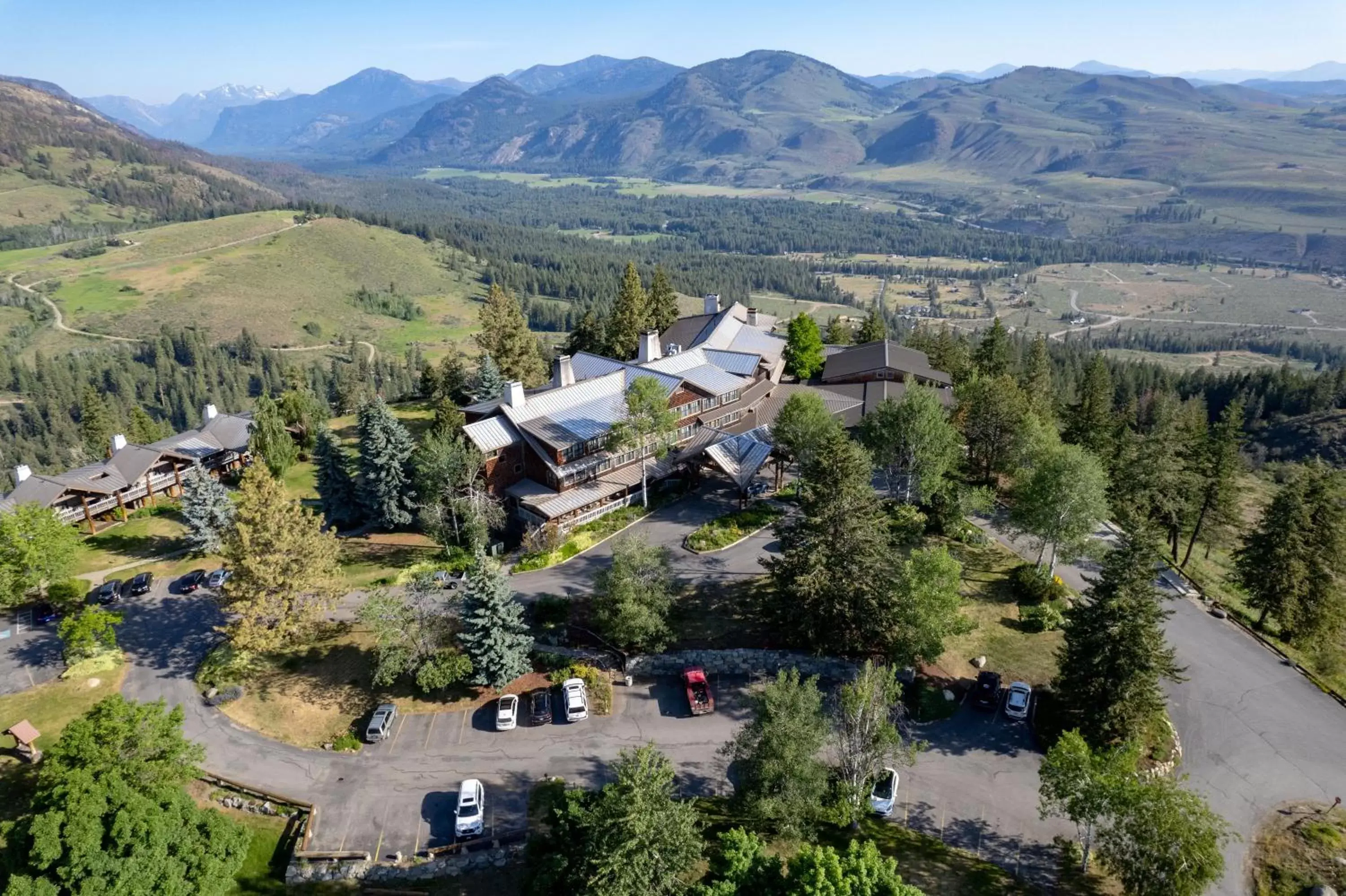 Property building, Bird's-eye View in Sun Mountain Lodge