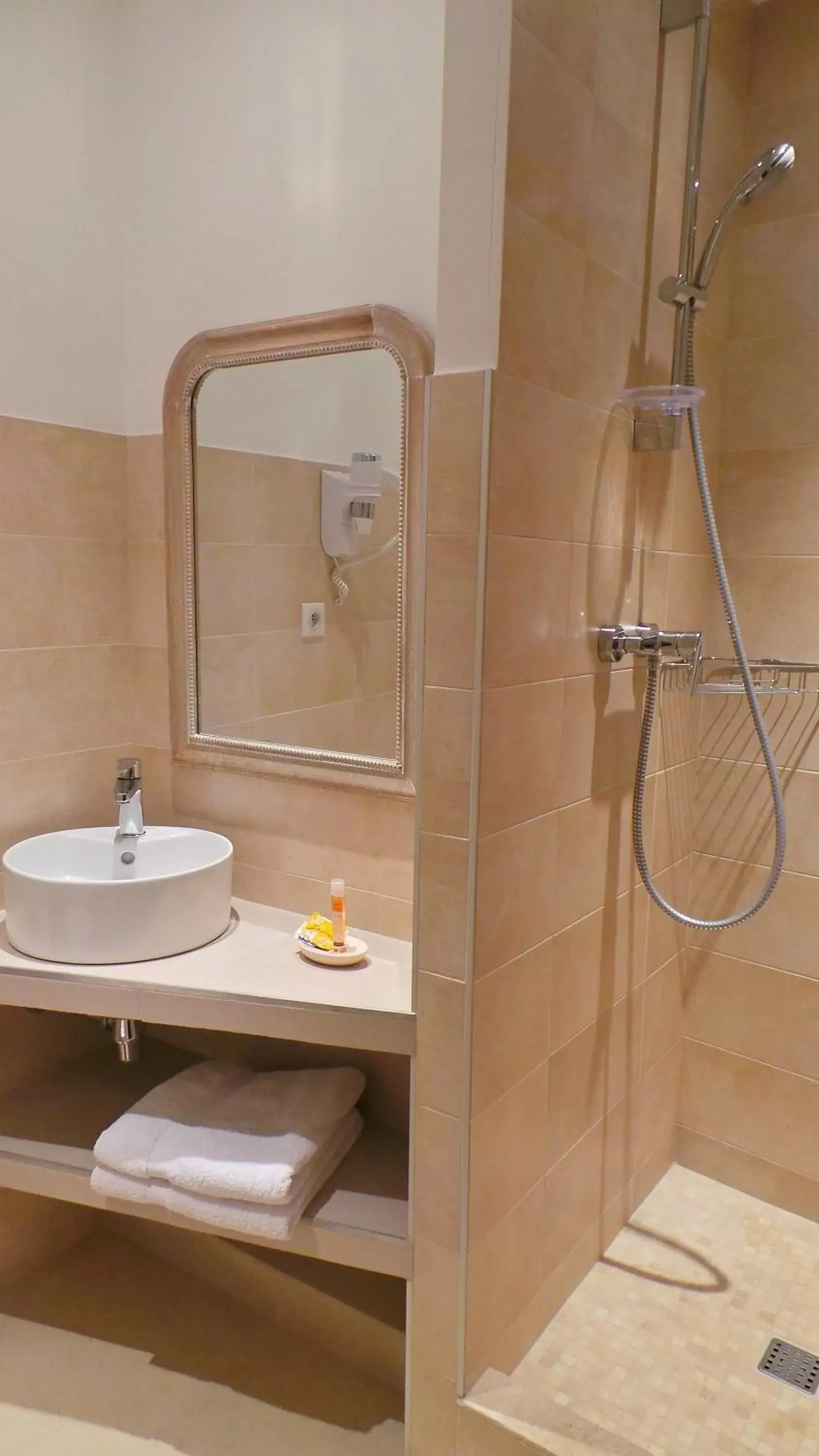 Shower, Bathroom in Hotel Relais Du Postillon