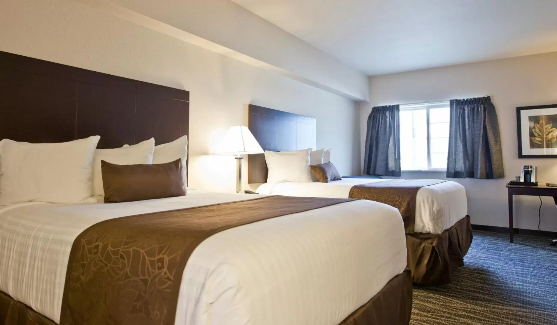 Bed in Cobblestone Inn & Suites -Clarinda