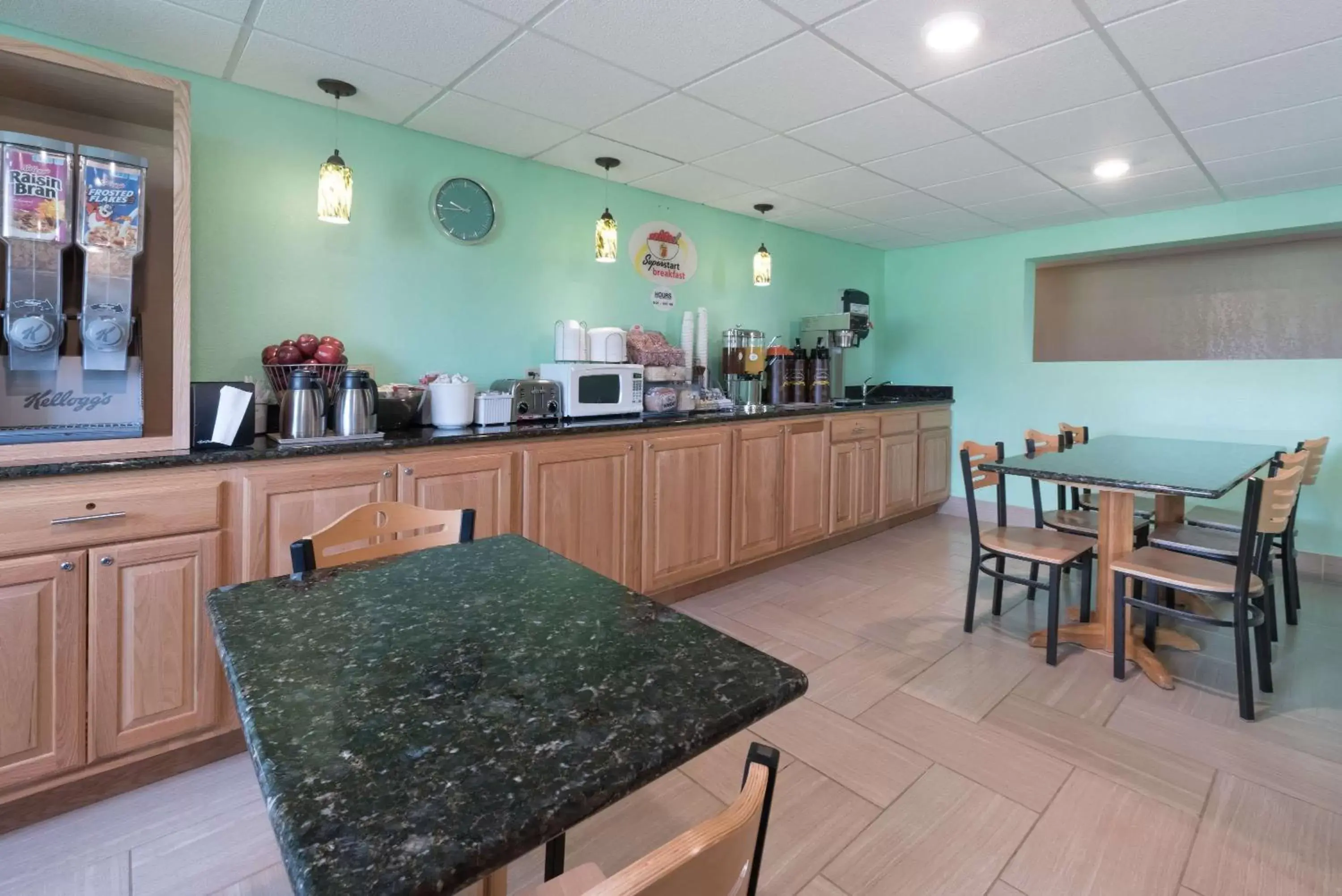 Restaurant/places to eat in Super 8 by Wyndham Devils Lake Restaurant/places to eat in Super 8 by Wyndham Devils Lake