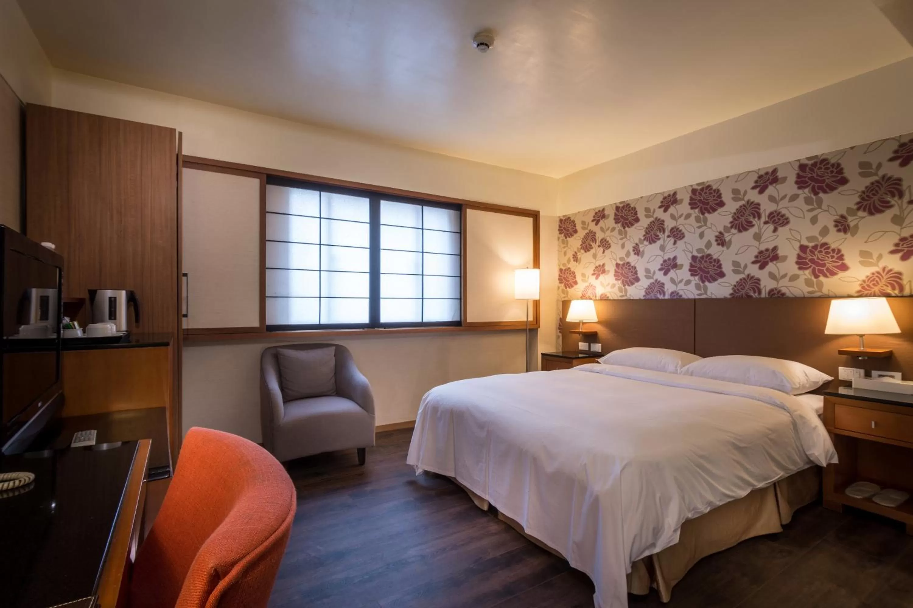 Photo of the whole room, Bed in Delight Hotel