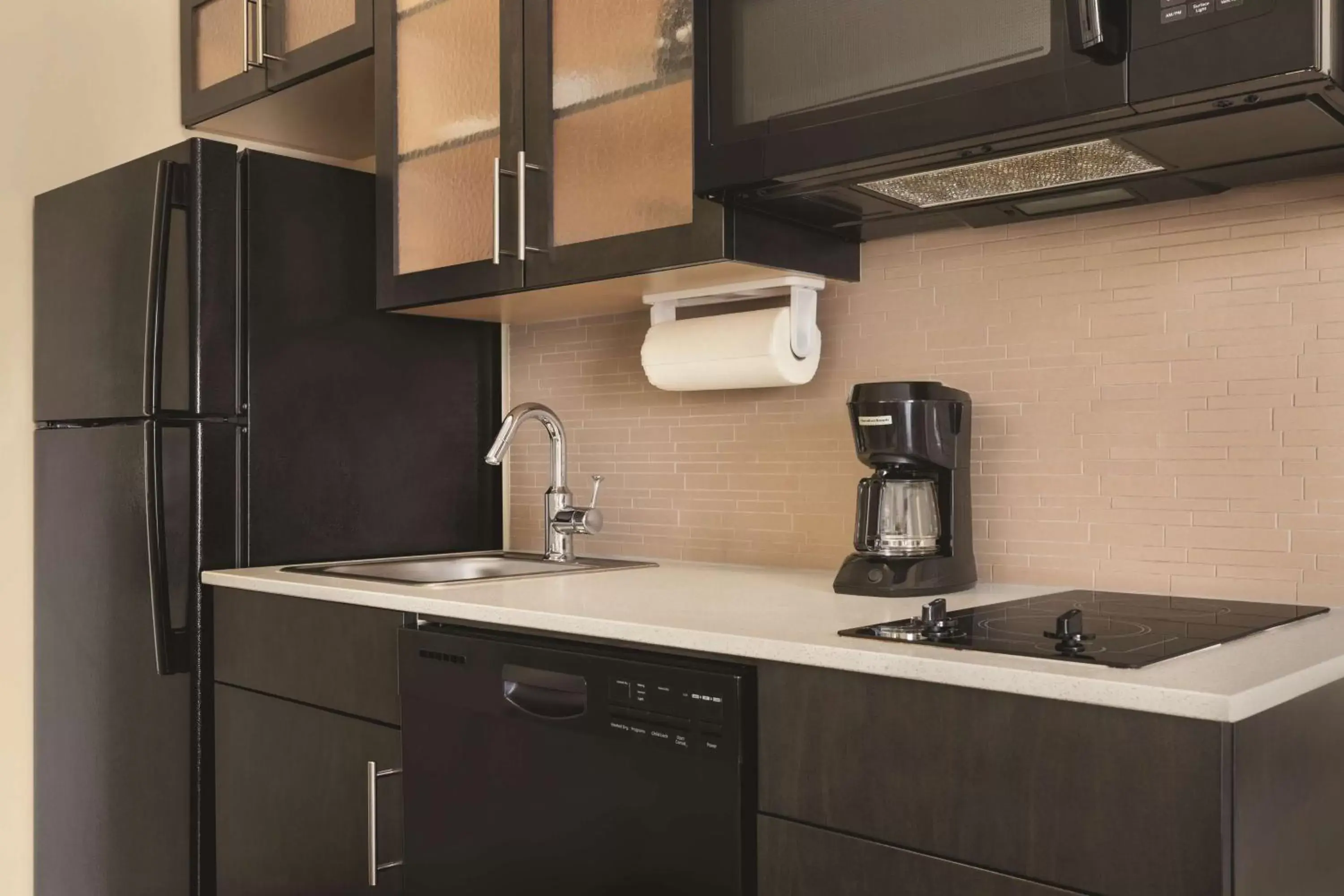 Photo of the whole room, Kitchen/Kitchenette in Park Inn by Radisson, Calgary Airport North, AB